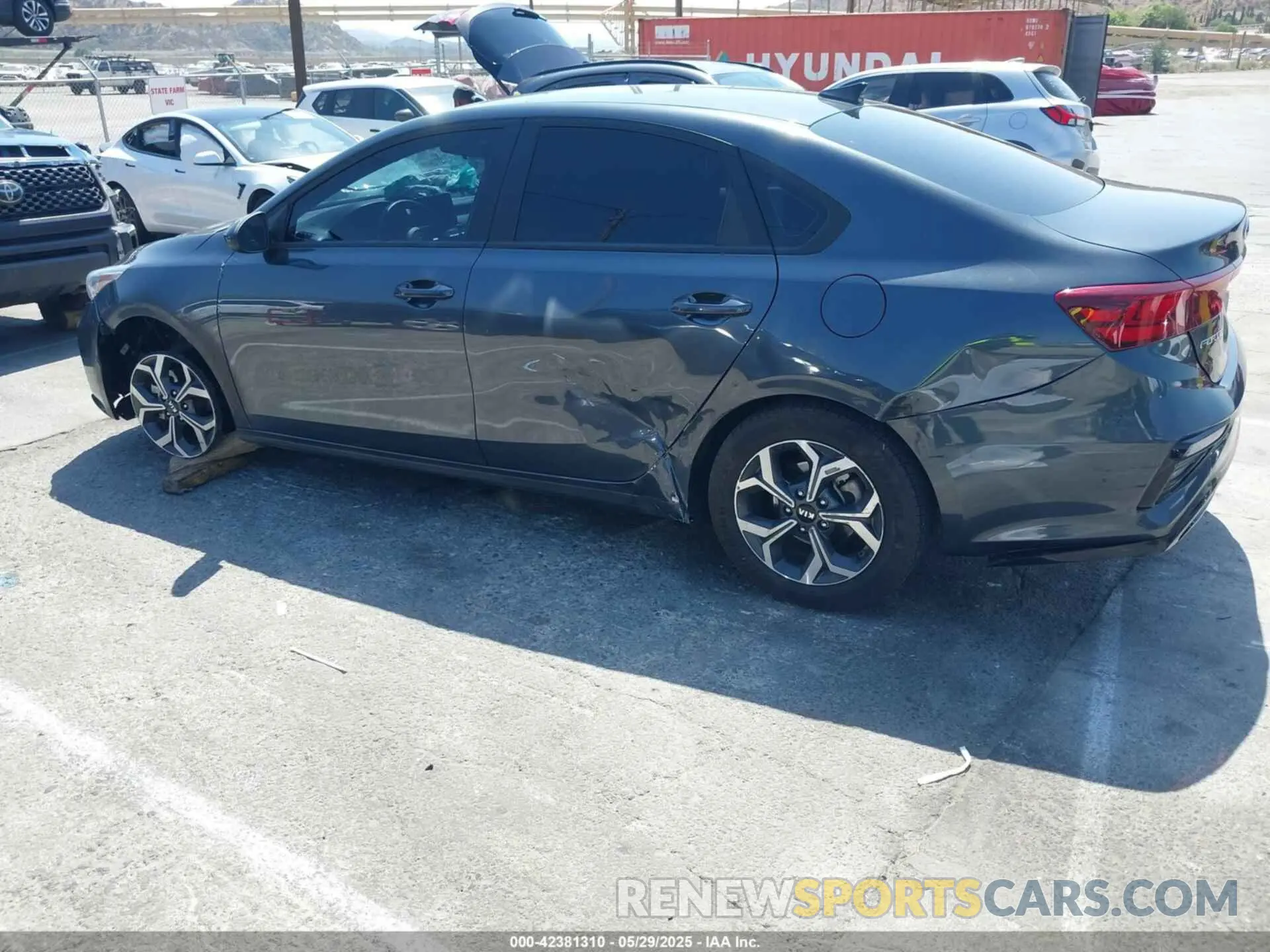 13 fotografías del automóvil dañado 3KPF24AD5LE223787 KIA FORTE 2020