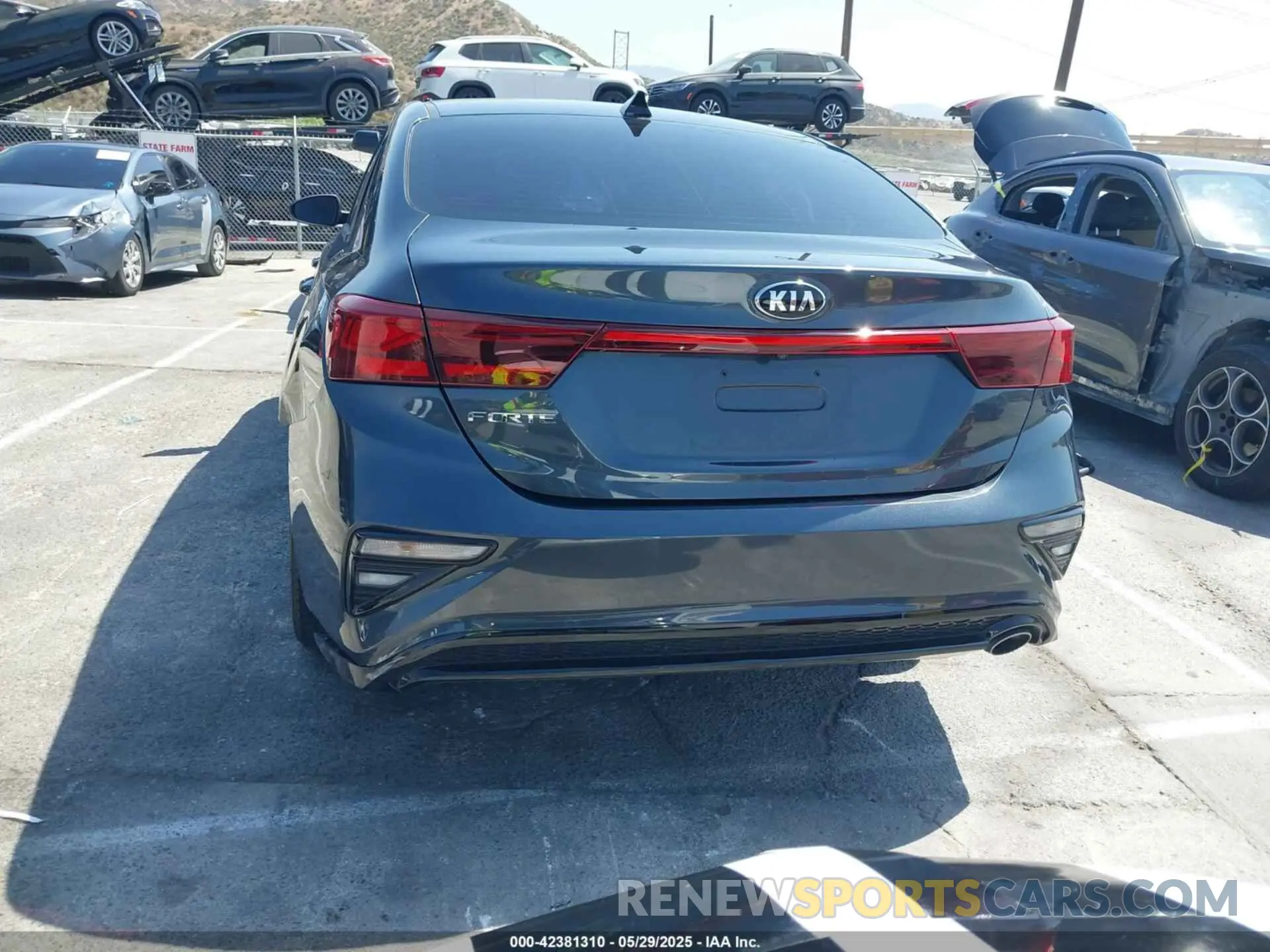 15 fotografías del automóvil dañado 3KPF24AD5LE223787 KIA FORTE 2020