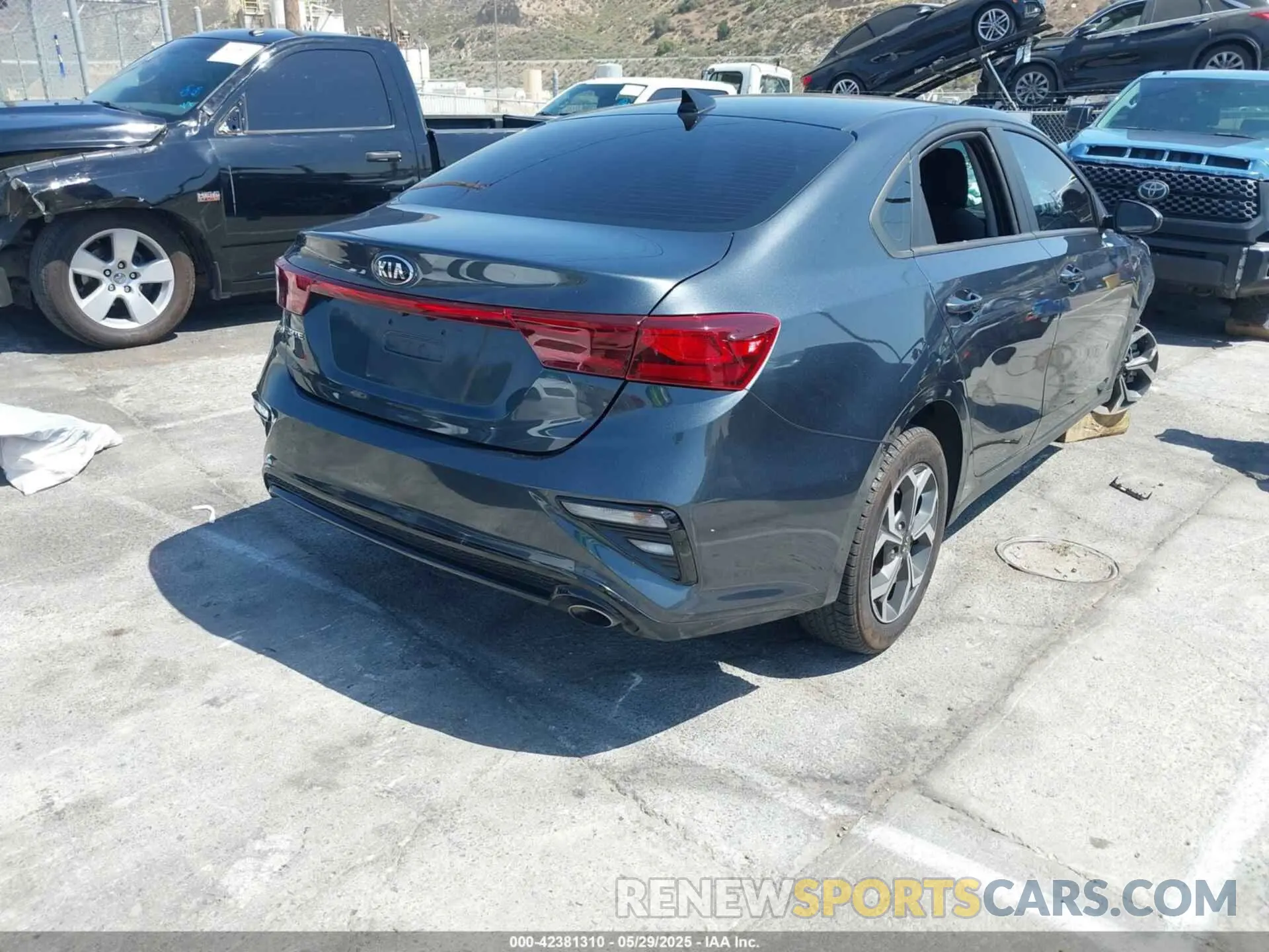 4 fotografías del automóvil dañado 3KPF24AD5LE223787 KIA FORTE 2020