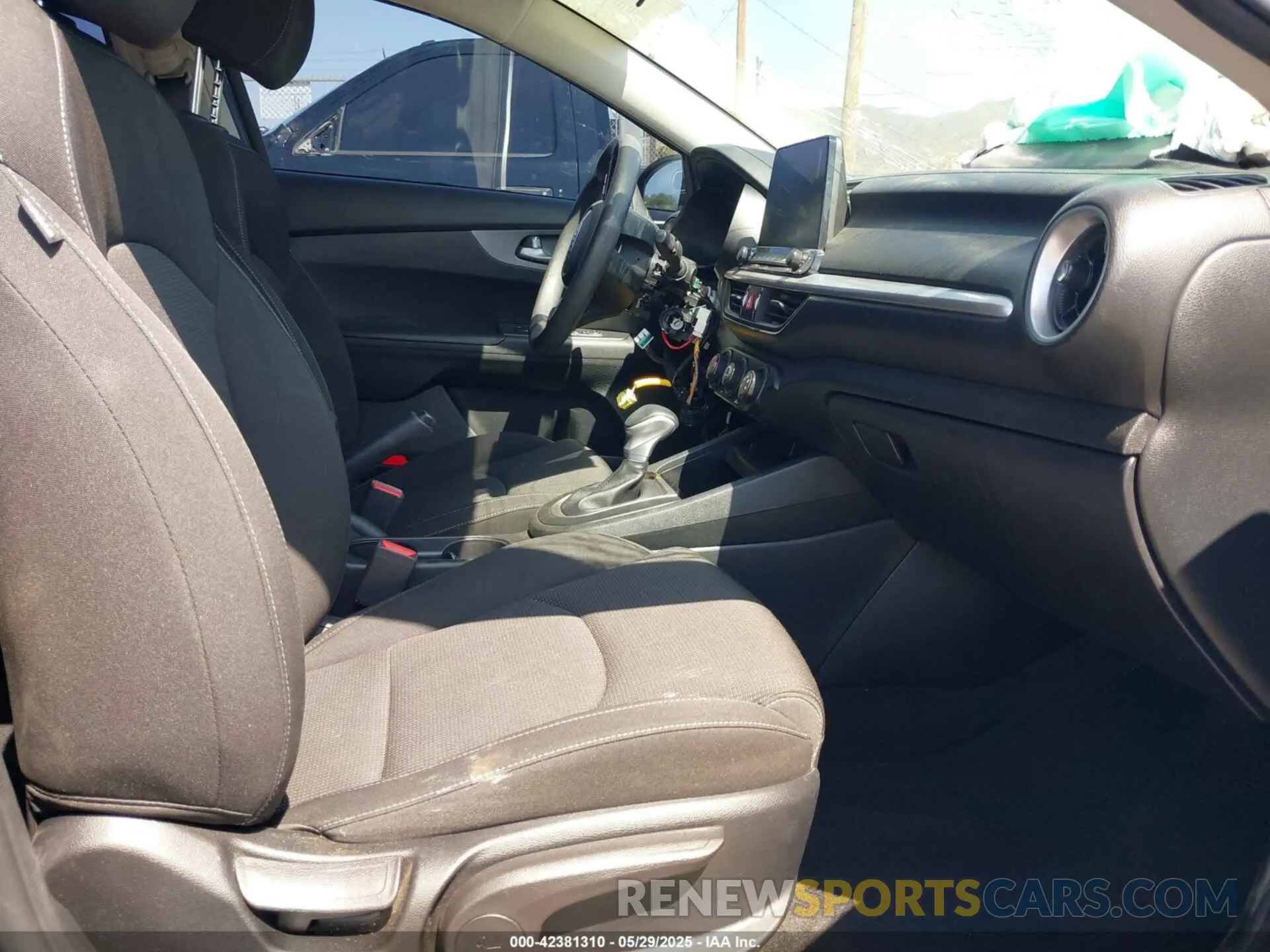 5 fotografías del automóvil dañado 3KPF24AD5LE223787 KIA FORTE 2020