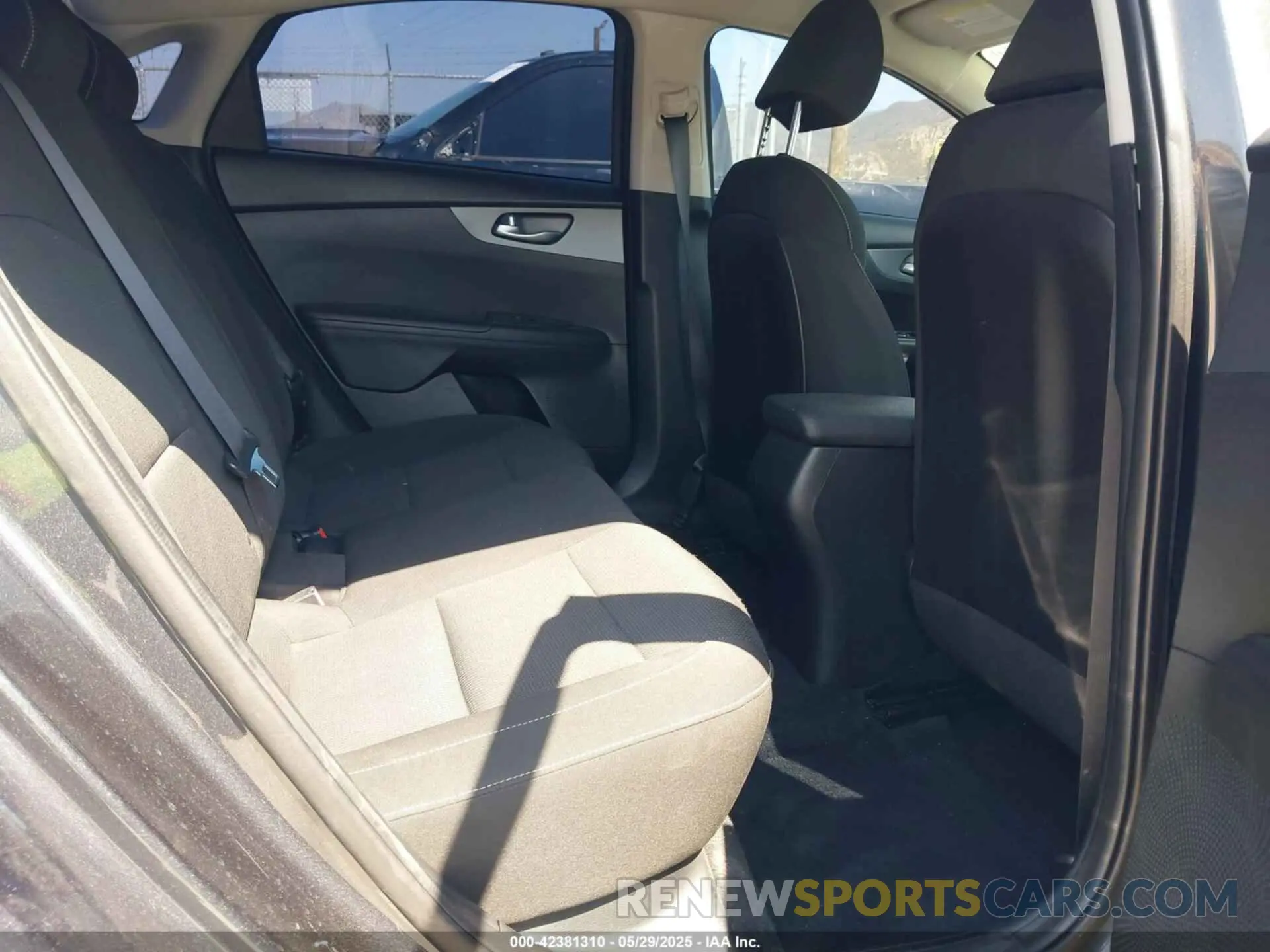 8 fotografías del automóvil dañado 3KPF24AD5LE223787 KIA FORTE 2020