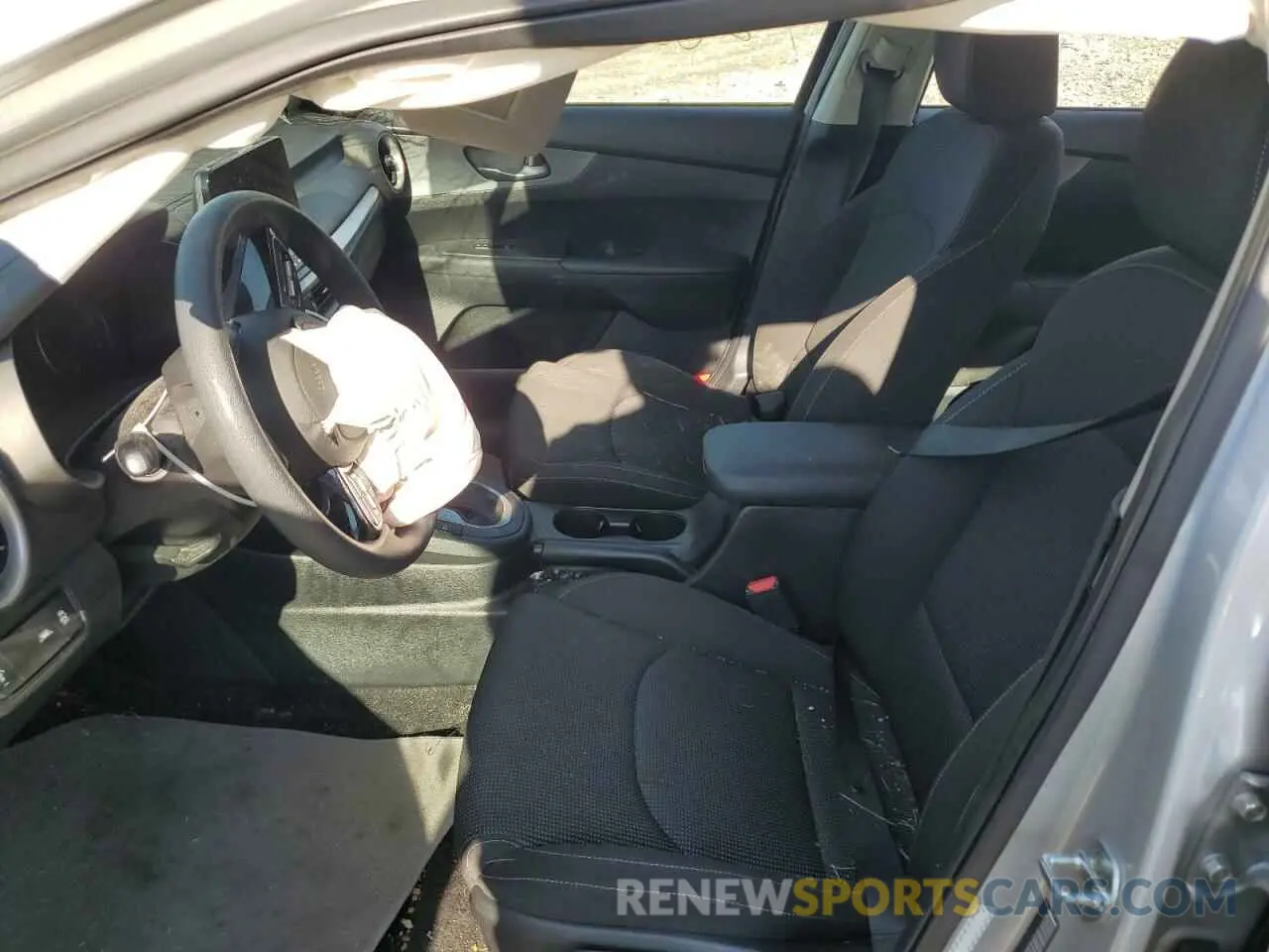 7 fotografías del automóvil dañado 3KPF24AD5LE230514 KIA FORTE 2020