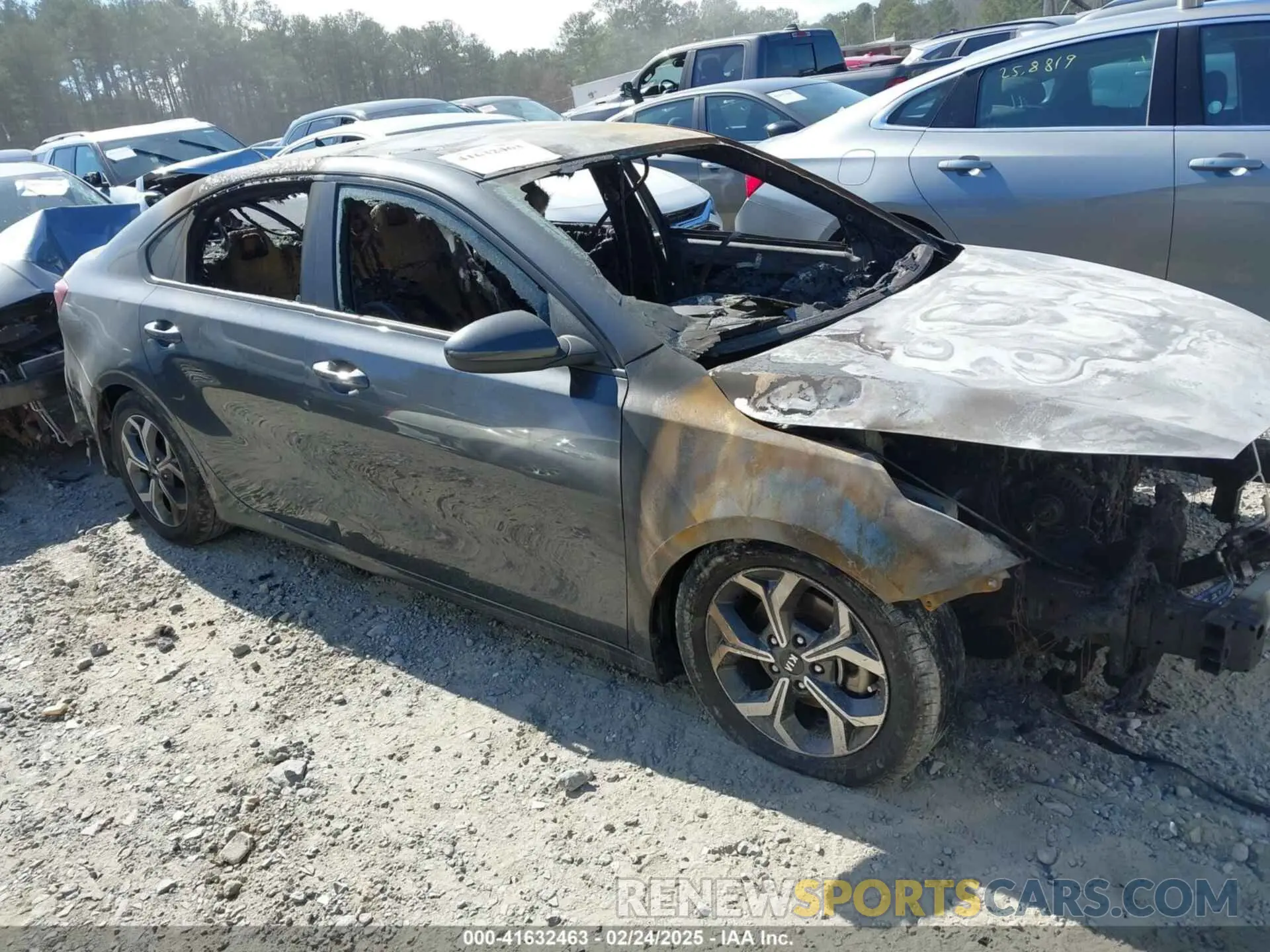 12 fotografías del automóvil dañado 3KPF24AD5LE232828 KIA FORTE 2020