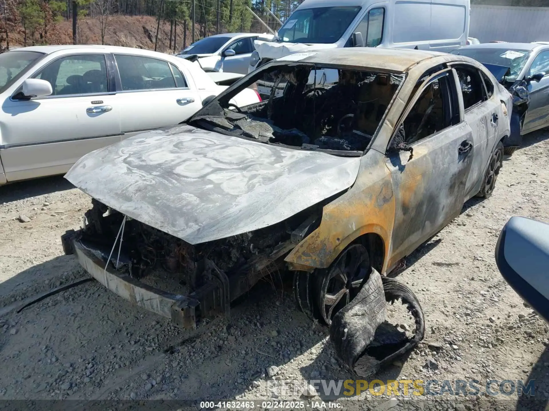 2 fotografías del automóvil dañado 3KPF24AD5LE232828 KIA FORTE 2020