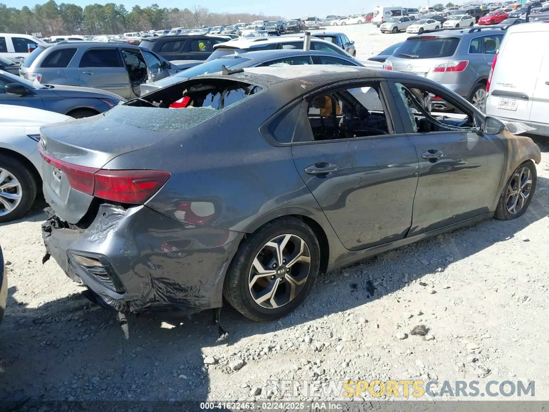 4 fotografías del automóvil dañado 3KPF24AD5LE232828 KIA FORTE 2020