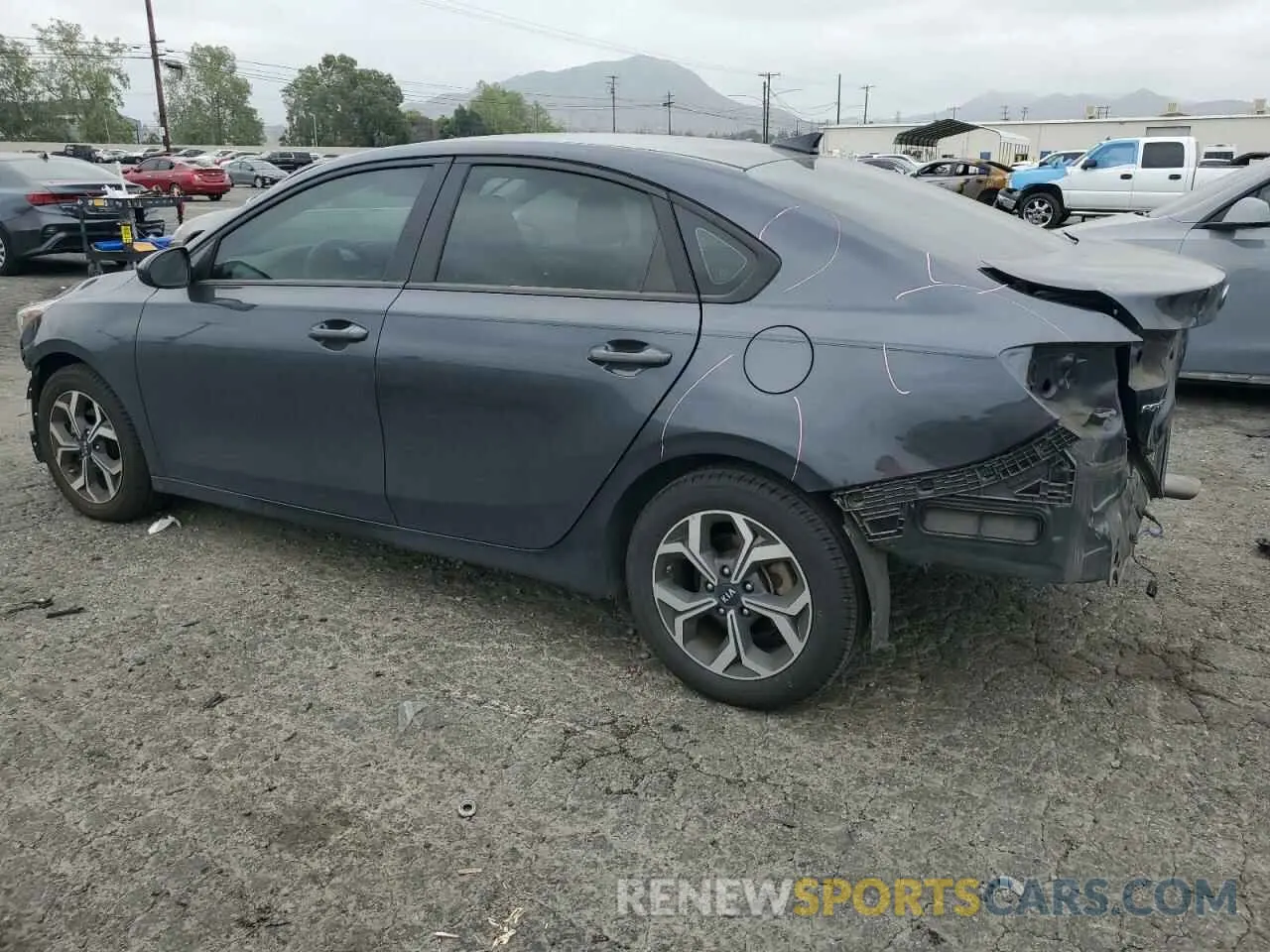 2 fotografías del automóvil dañado 3KPF24AD5LE248124 KIA FORTE 2020