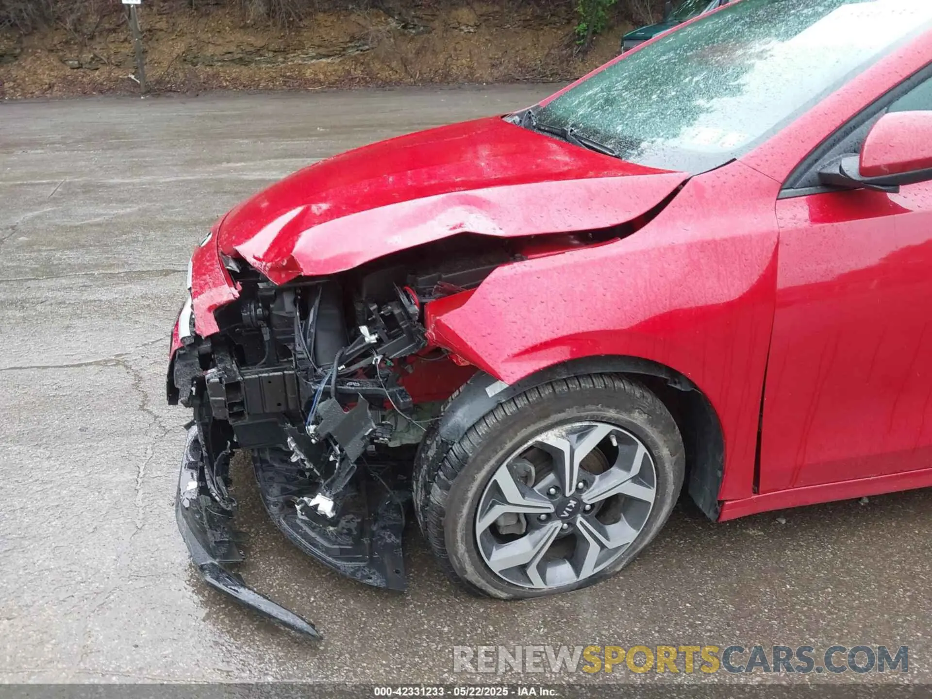 12 fotografías del automóvil dañado 3KPF24AD5LE255316 KIA FORTE 2020