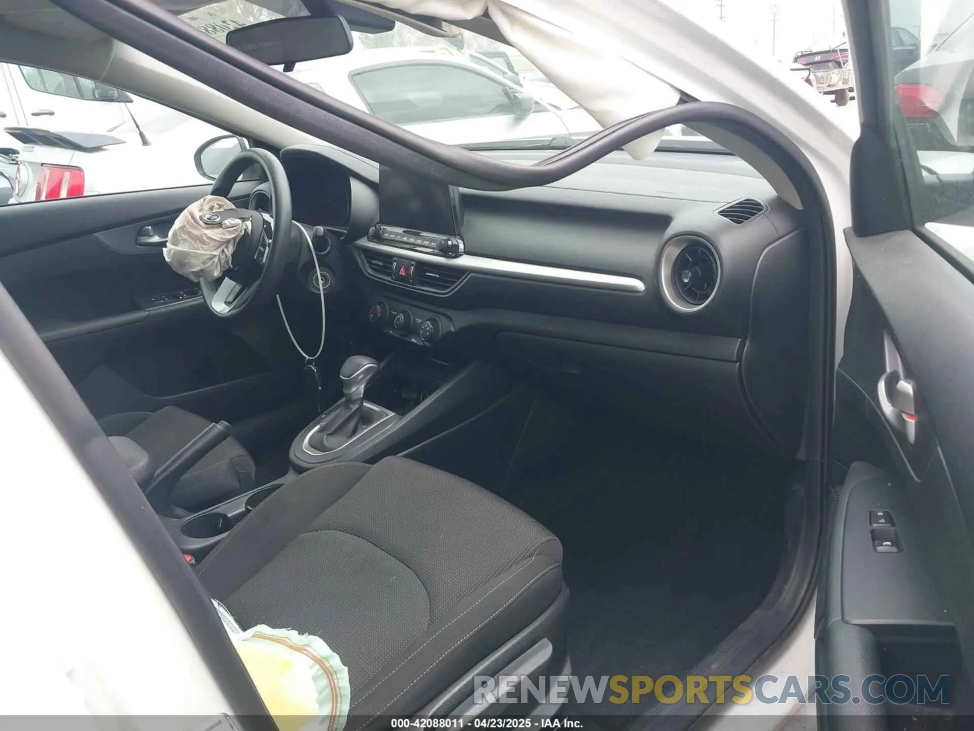 5 fotografías del automóvil dañado 3KPF24AD5LE256210 KIA FORTE 2020