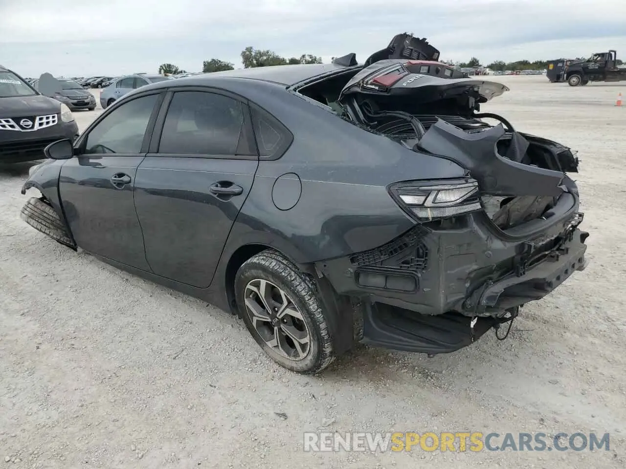 2 fotografías del automóvil dañado 3KPF24AD6LE140773 KIA FORTE 2020