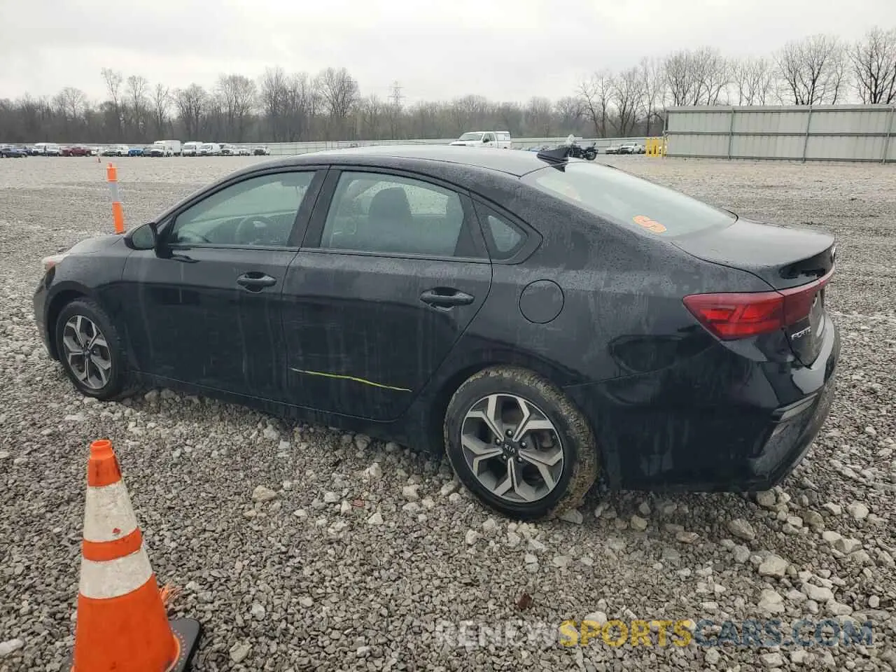2 fotografías del automóvil dañado 3KPF24AD6LE147058 KIA FORTE 2020