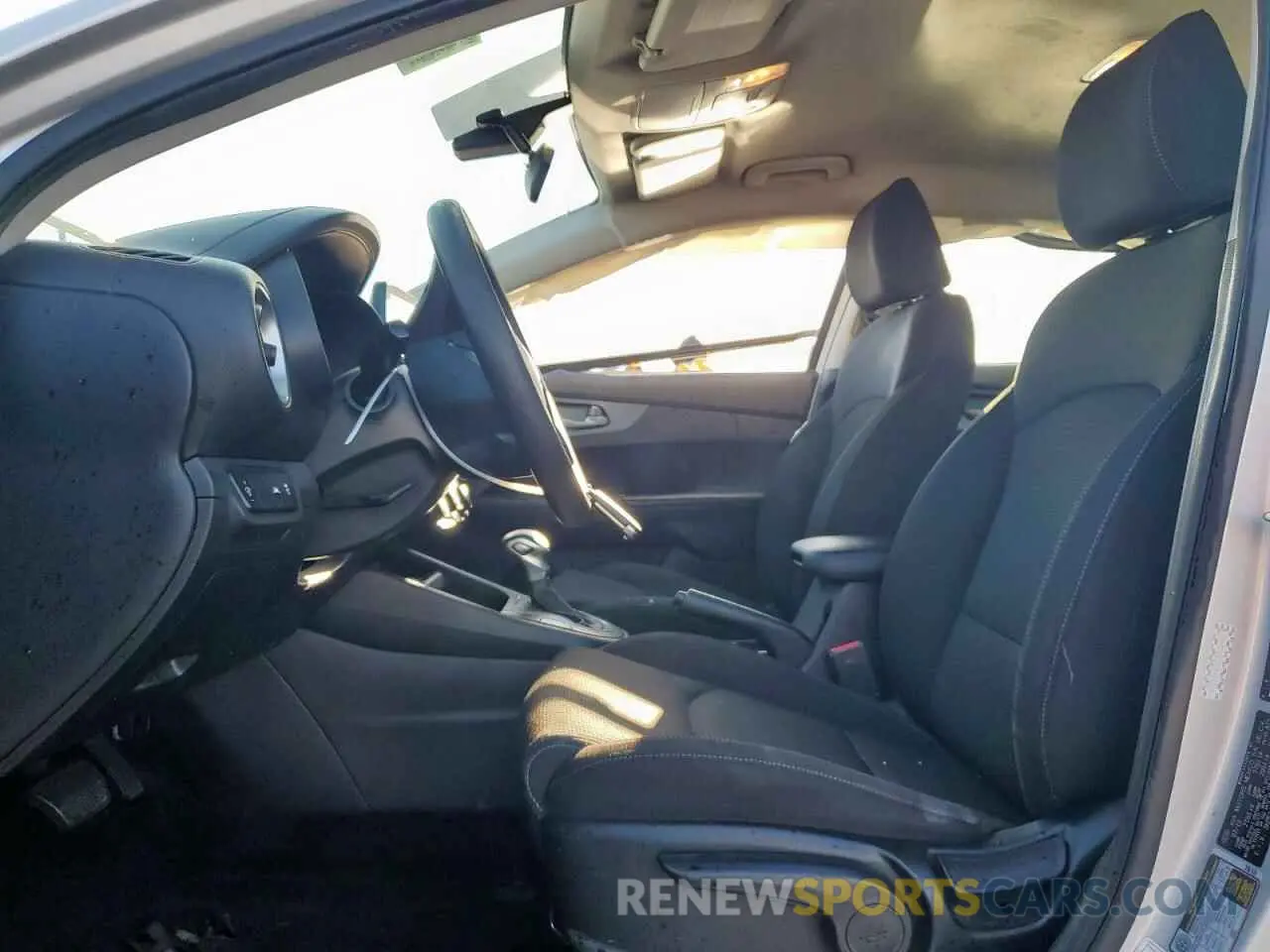 7 fotografías del automóvil dañado 3KPF24AD6LE150882 KIA FORTE 2020