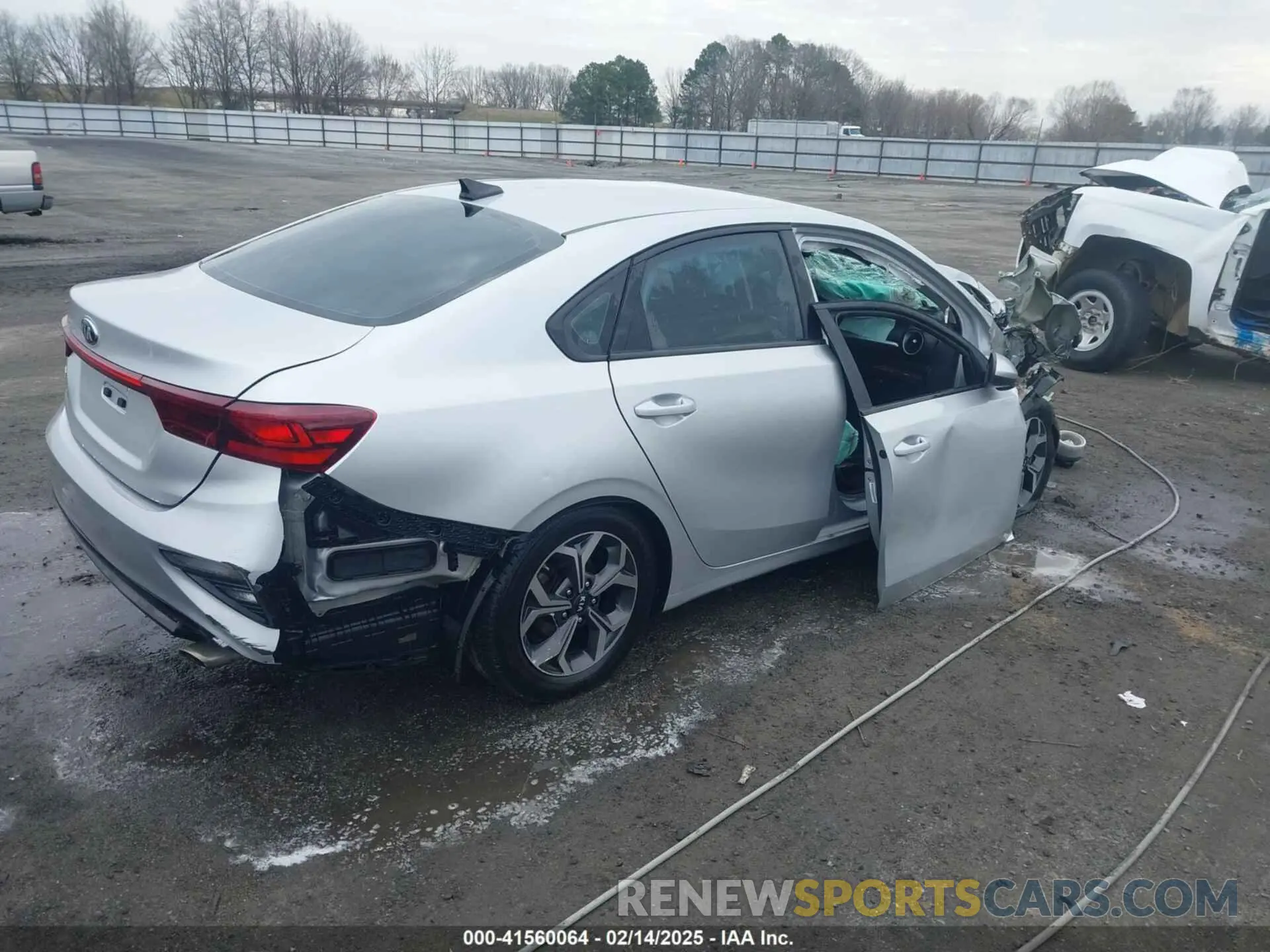 4 fotografías del automóvil dañado 3KPF24AD6LE169481 KIA FORTE 2020