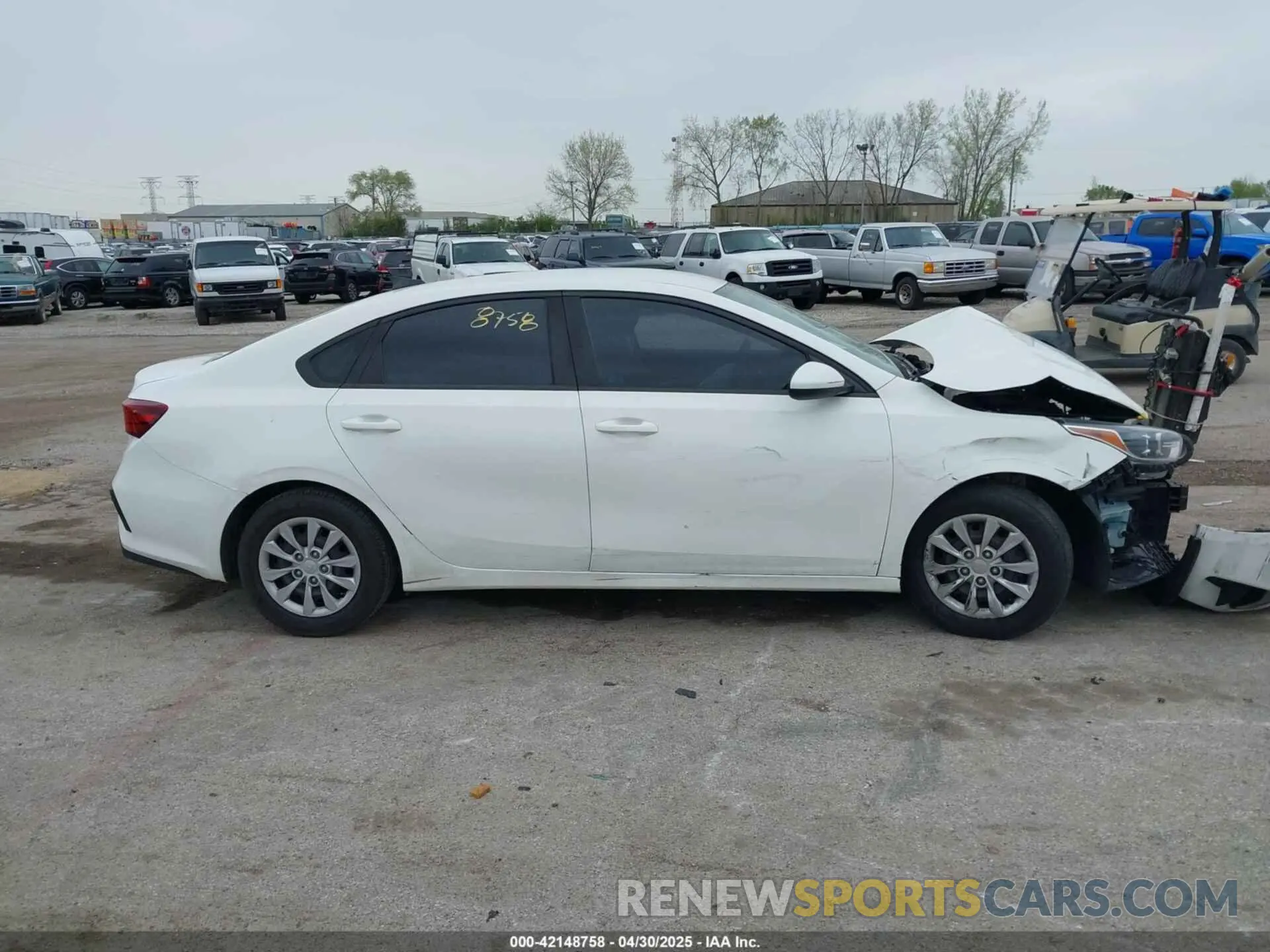 14 fotografías del automóvil dañado 3KPF24AD6LE173160 KIA FORTE 2020