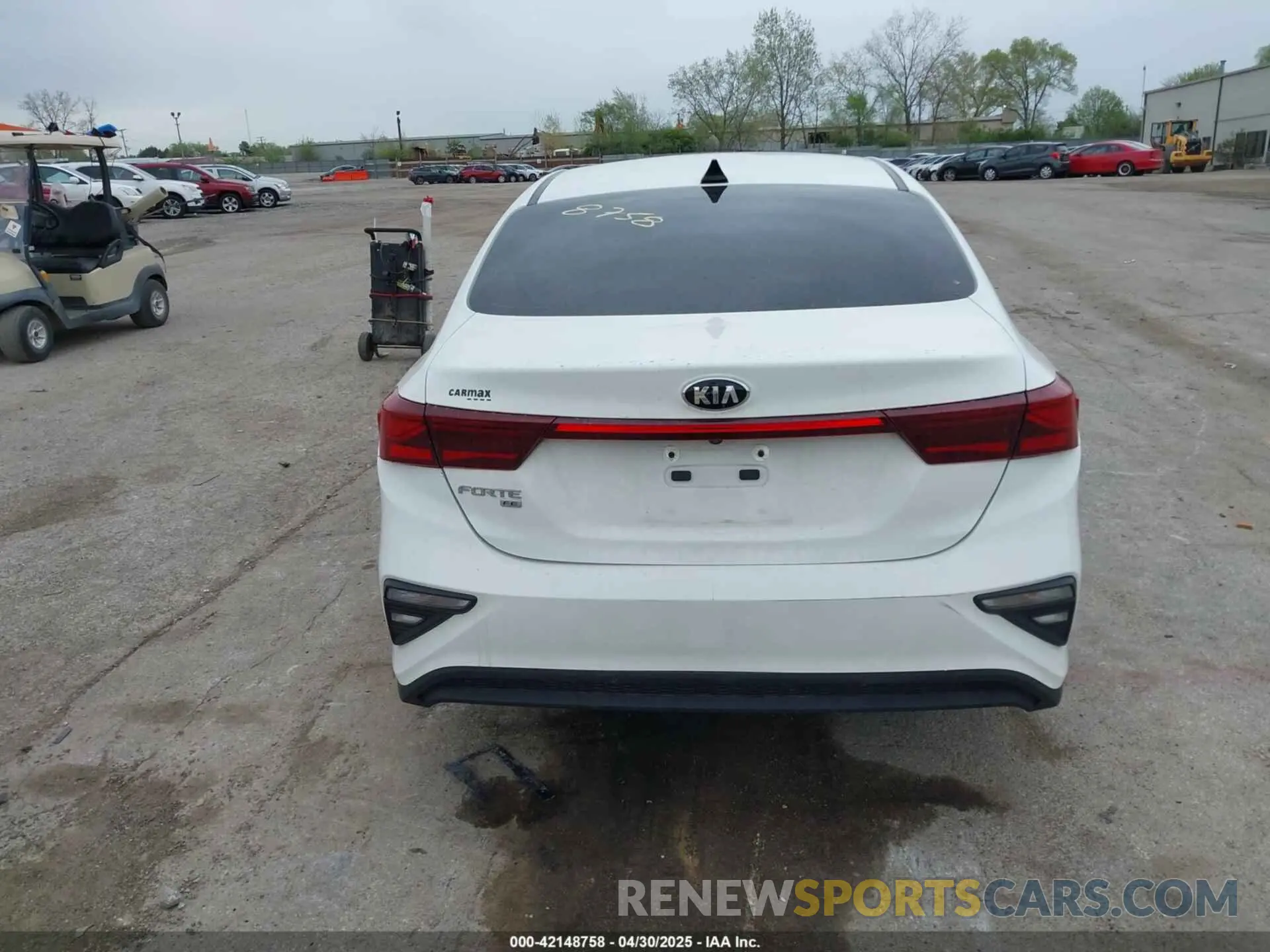 17 fotografías del automóvil dañado 3KPF24AD6LE173160 KIA FORTE 2020