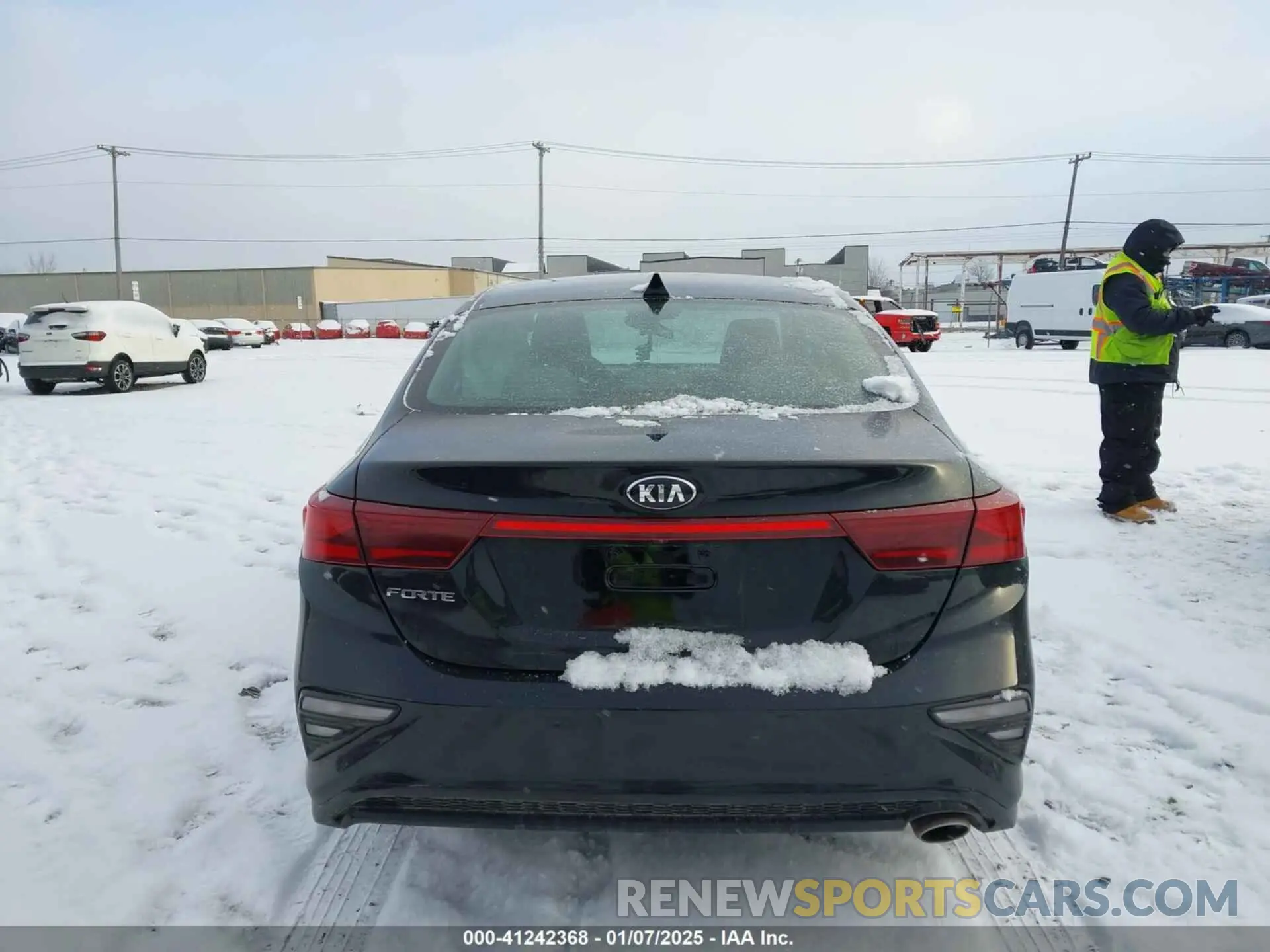 17 fotografías del automóvil dañado 3KPF24AD6LE187737 KIA FORTE 2020