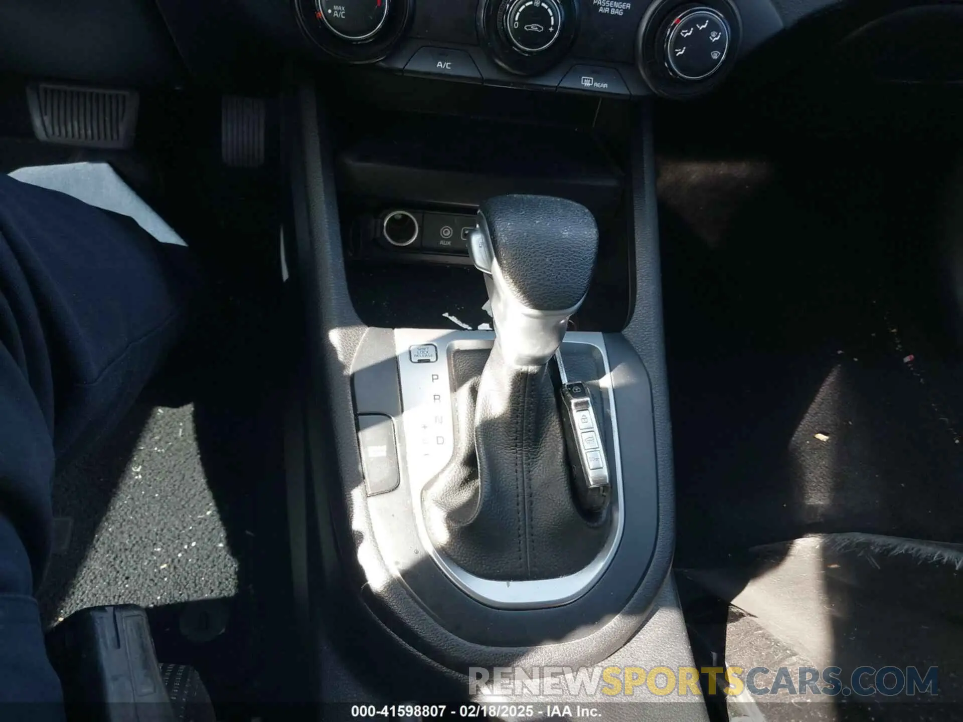 11 fotografías del automóvil dañado 3KPF24AD6LE193165 KIA FORTE 2020