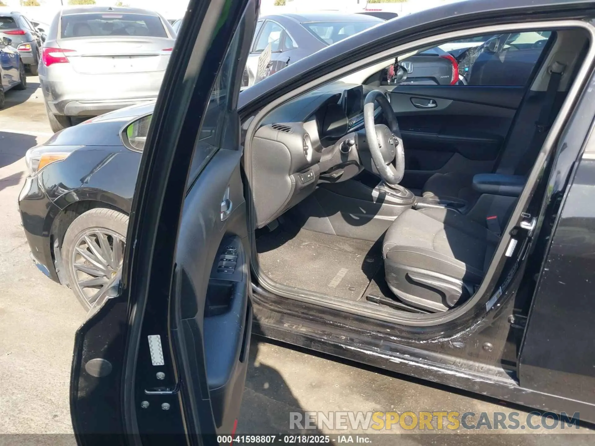 5 fotografías del automóvil dañado 3KPF24AD6LE193165 KIA FORTE 2020