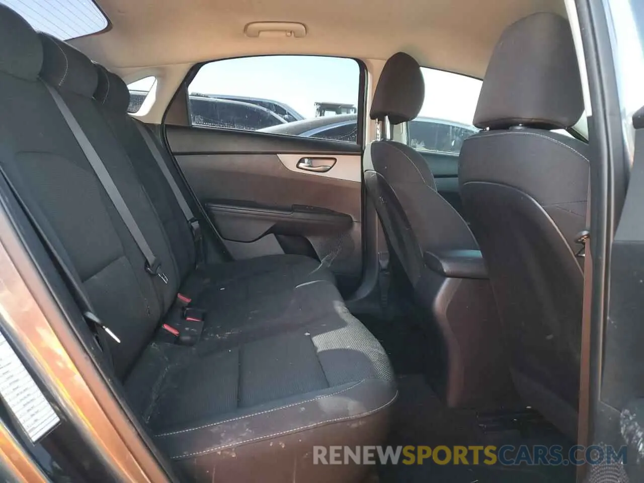 10 fotografías del automóvil dañado 3KPF24AD6LE208196 KIA FORTE 2020
