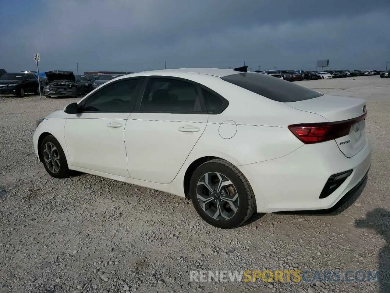 2 fotografías del automóvil dañado 3KPF24AD6LE214810 KIA FORTE 2020
