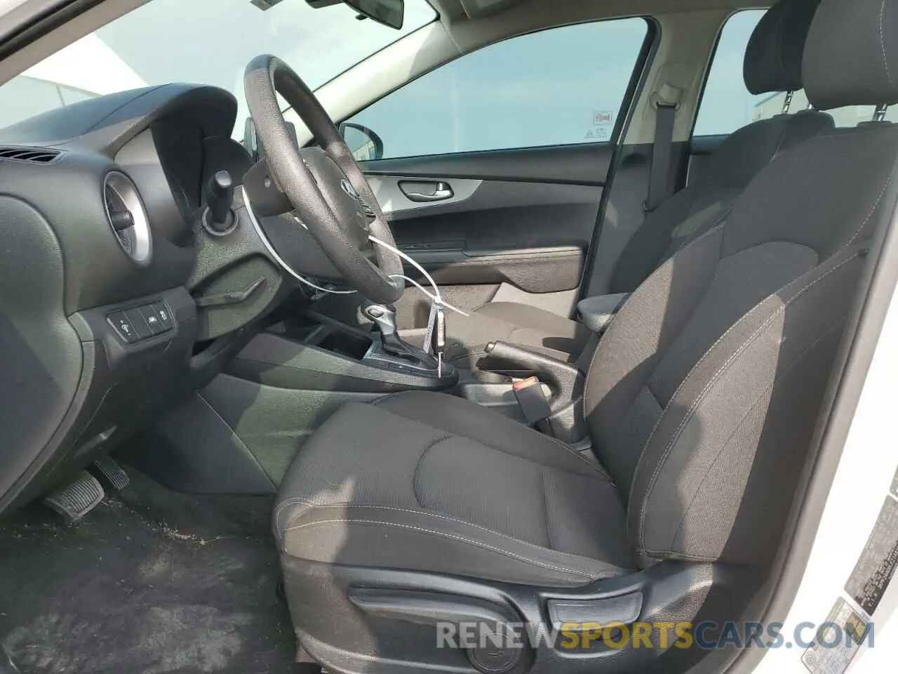 7 fotografías del automóvil dañado 3KPF24AD6LE214810 KIA FORTE 2020