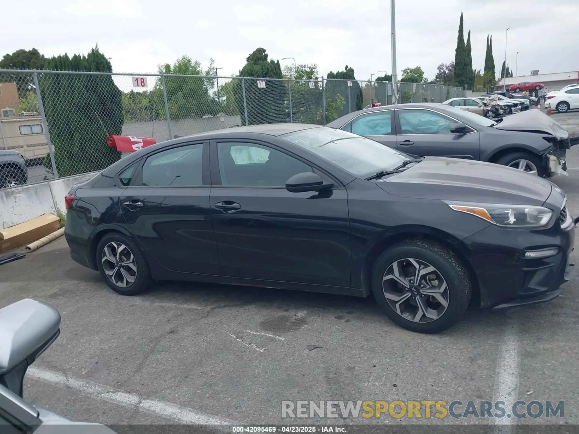 13 fotografías del automóvil dañado 3KPF24AD6LE216976 KIA FORTE 2020