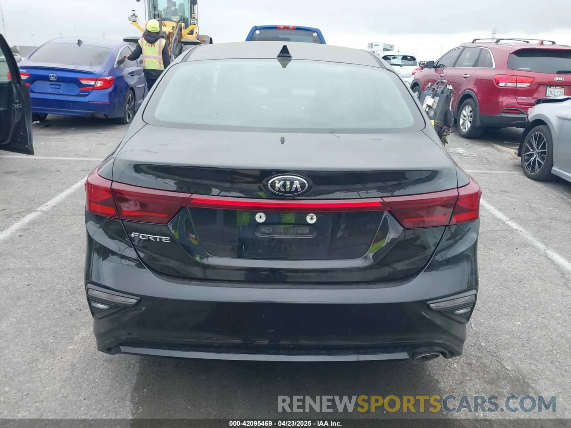 16 fotografías del automóvil dañado 3KPF24AD6LE216976 KIA FORTE 2020