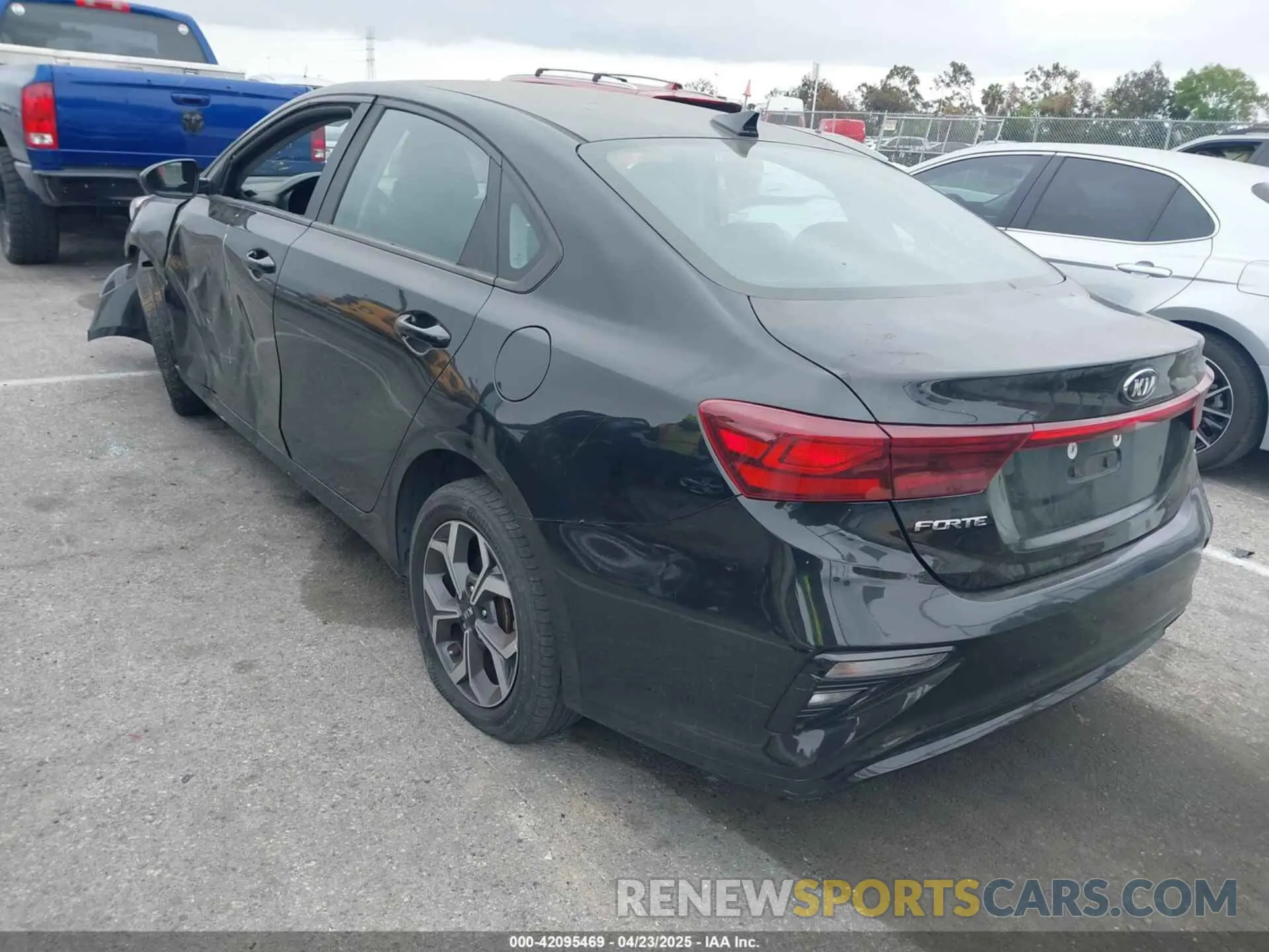 3 fotografías del automóvil dañado 3KPF24AD6LE216976 KIA FORTE 2020