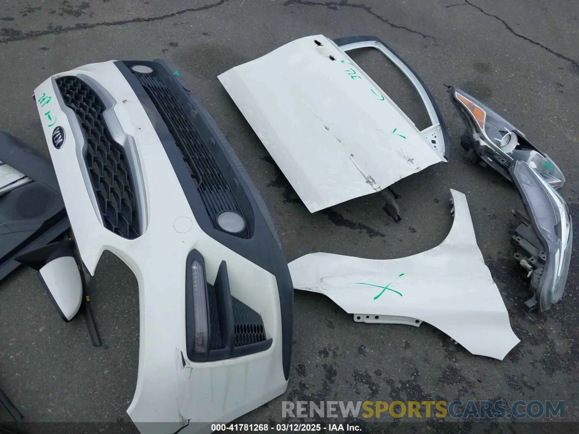 12 fotografías del automóvil dañado 3KPF24AD6LE225516 KIA FORTE 2020