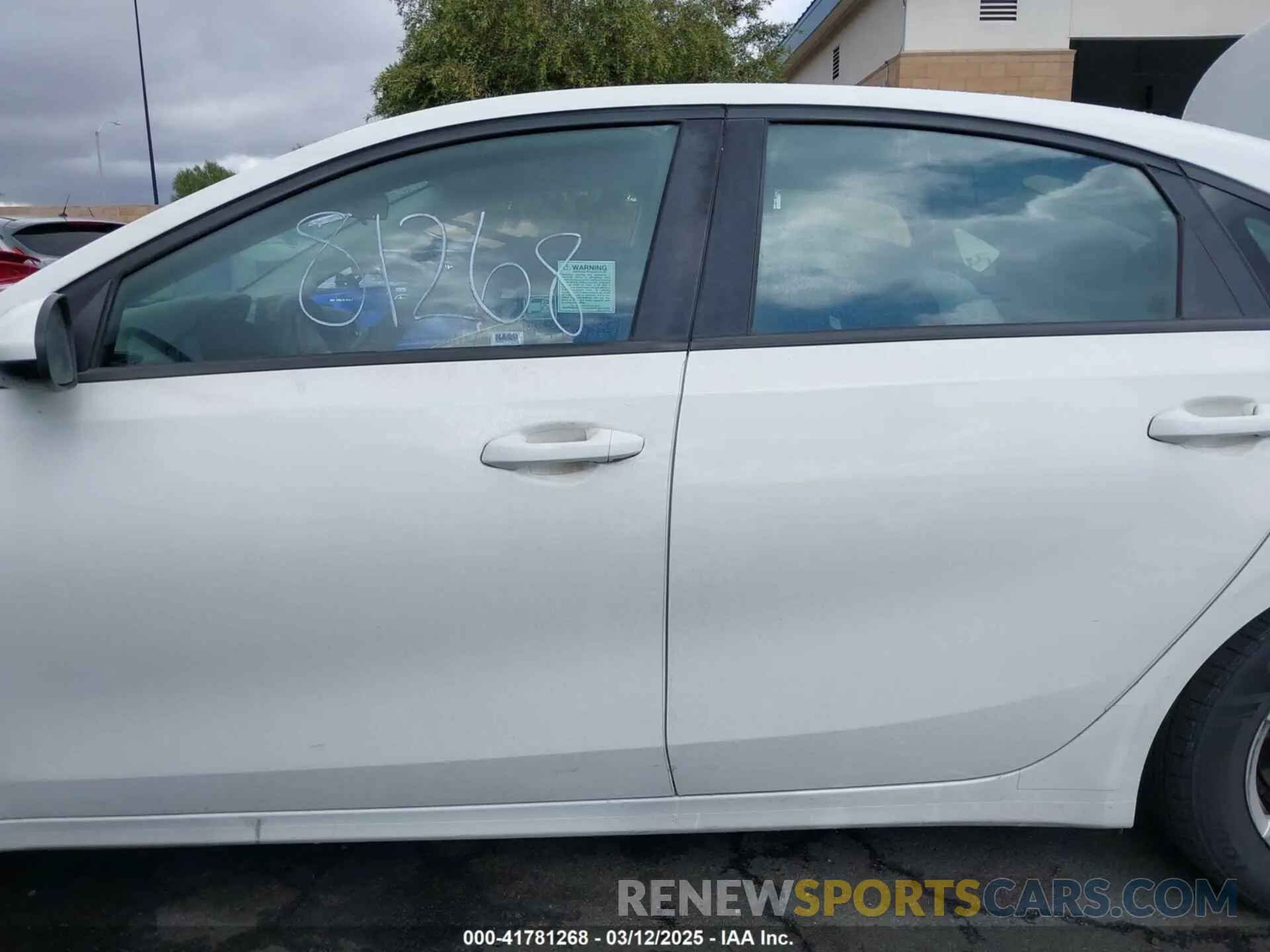 15 fotografías del automóvil dañado 3KPF24AD6LE225516 KIA FORTE 2020