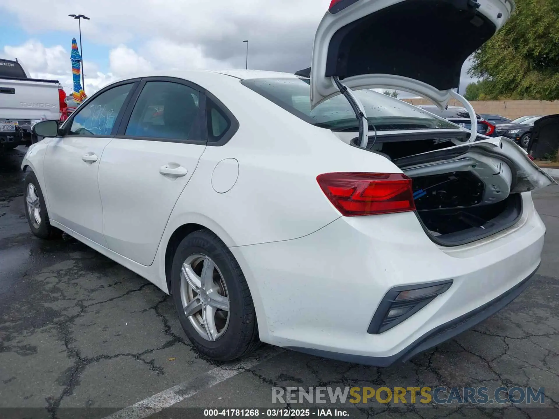 3 fotografías del automóvil dañado 3KPF24AD6LE225516 KIA FORTE 2020