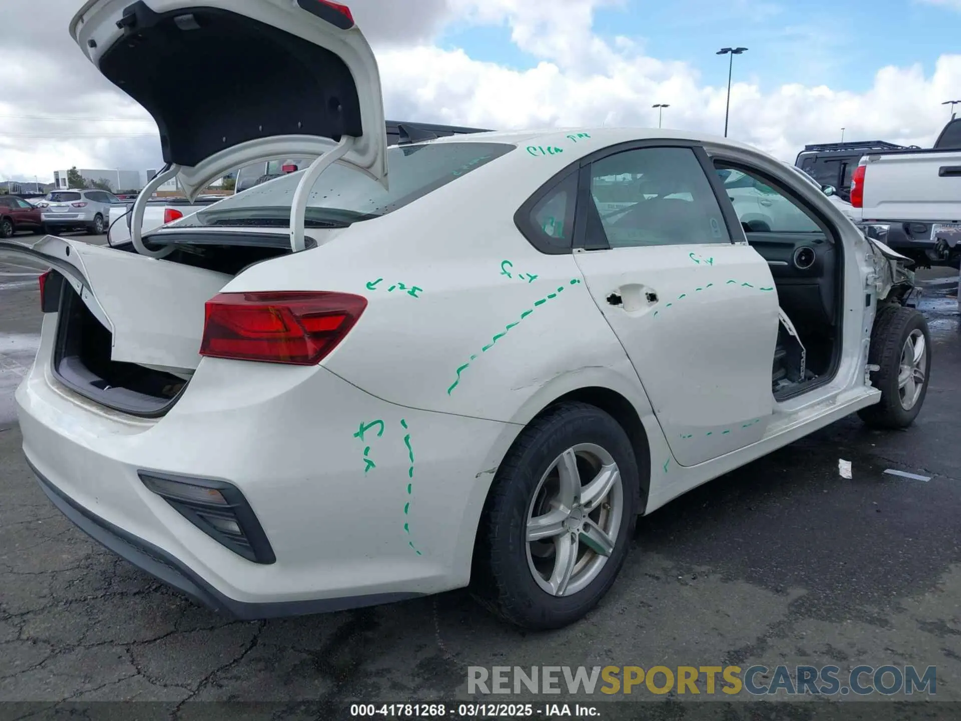 4 fotografías del automóvil dañado 3KPF24AD6LE225516 KIA FORTE 2020
