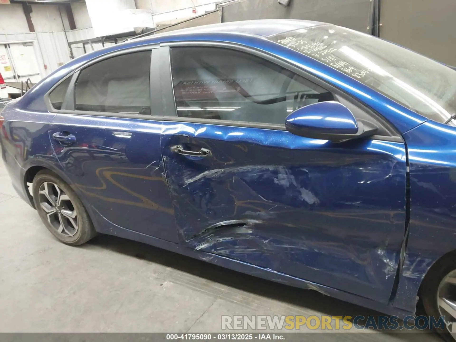 12 fotografías del automóvil dañado 3KPF24AD6LE229162 KIA FORTE 2020