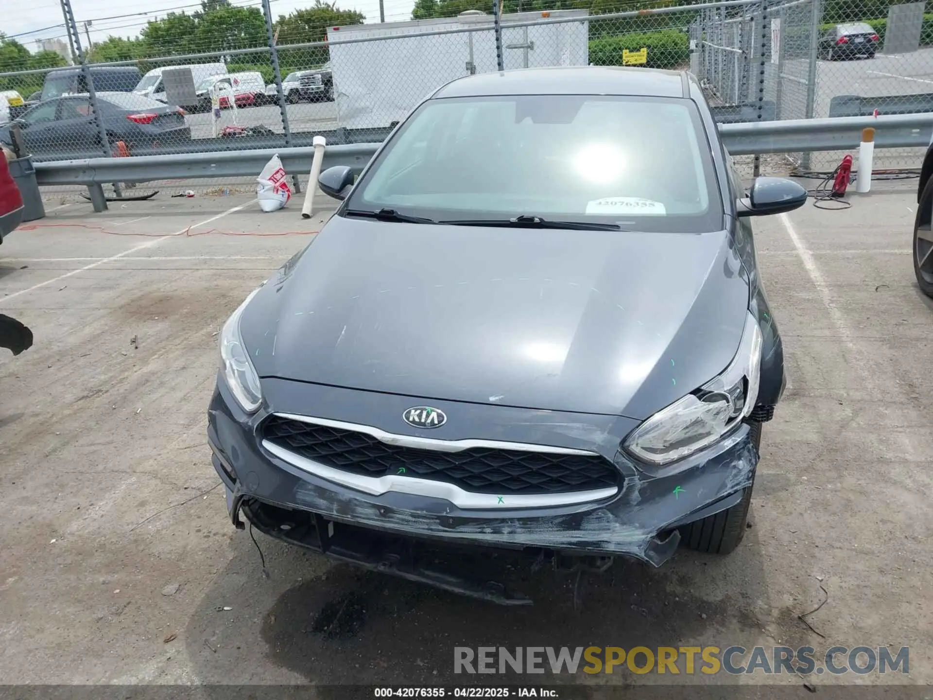 12 fotografías del automóvil dañado 3KPF24AD6LE231168 KIA FORTE 2020