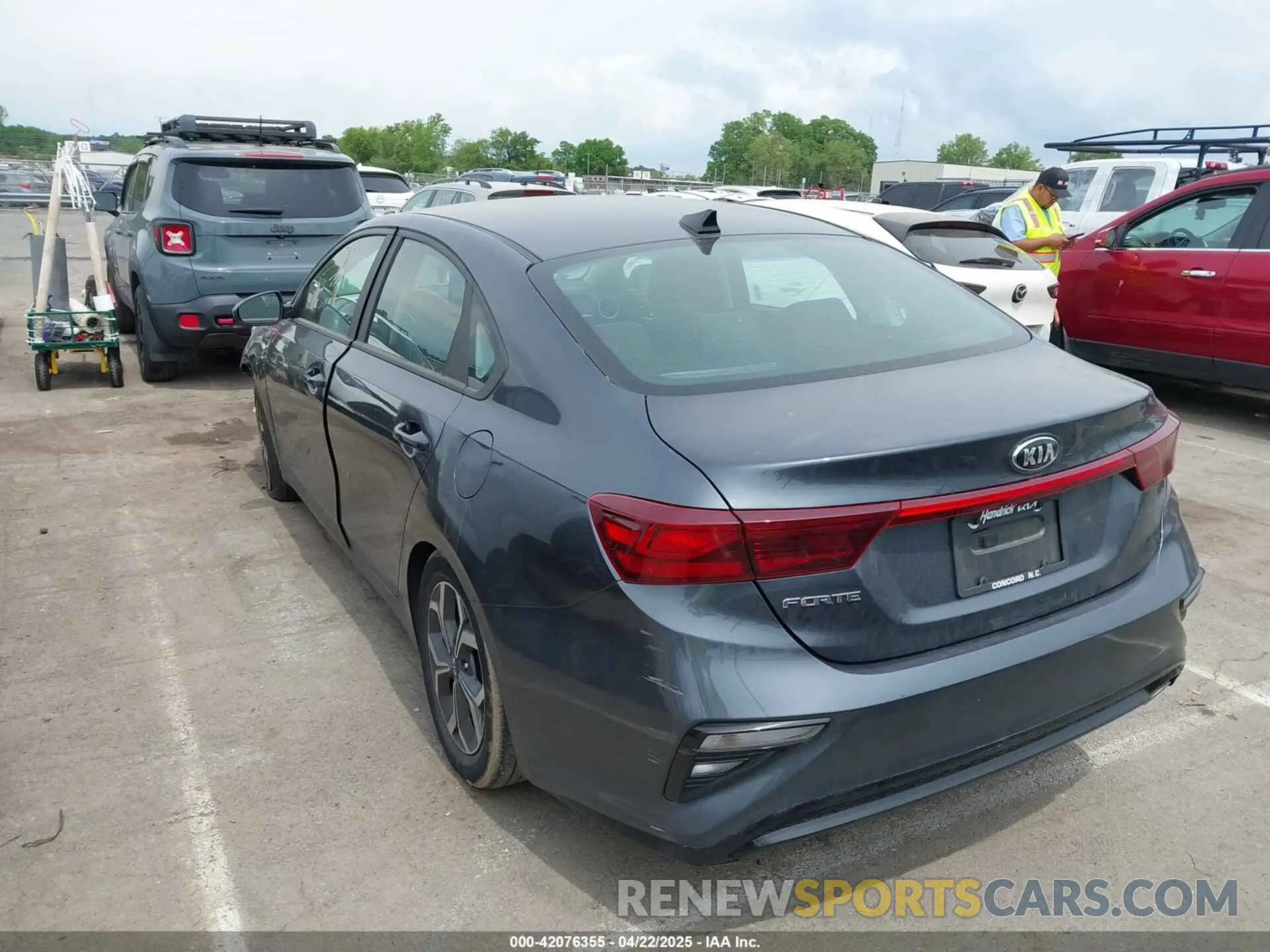 3 fotografías del automóvil dañado 3KPF24AD6LE231168 KIA FORTE 2020