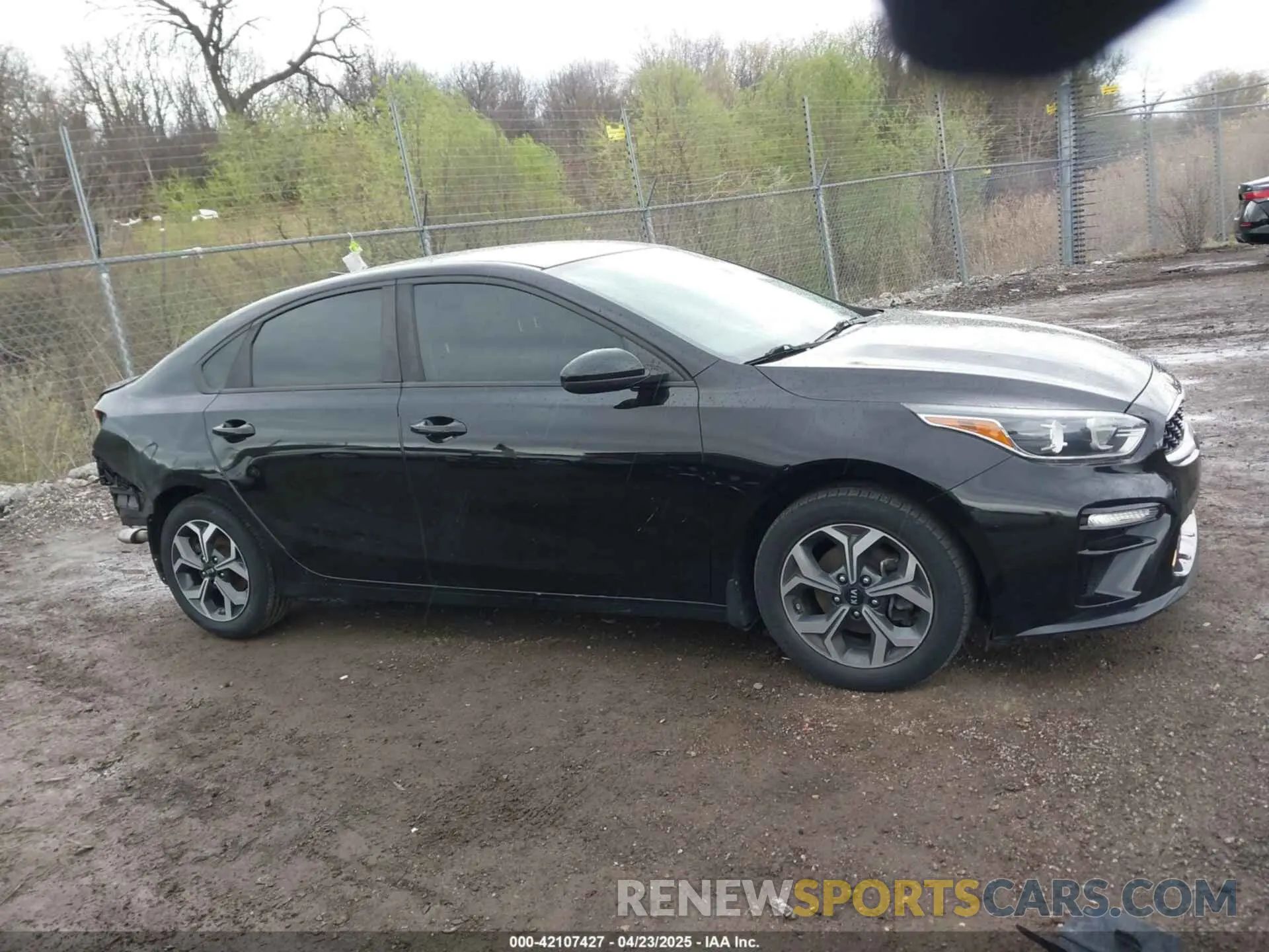 14 fotografías del automóvil dañado 3KPF24AD6LE232630 KIA FORTE 2020