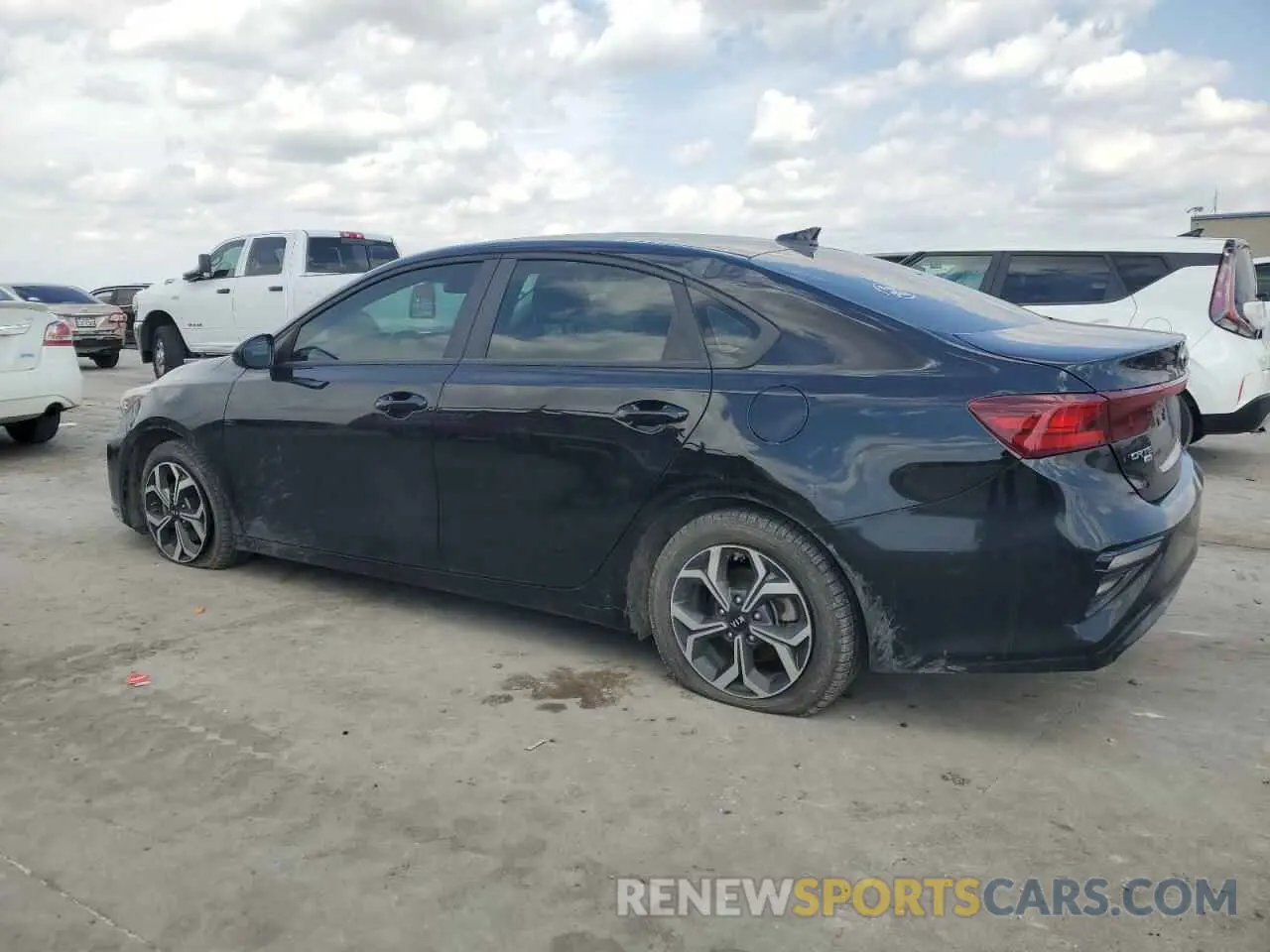 2 fotografías del automóvil dañado 3KPF24AD6LE241439 KIA FORTE 2020
