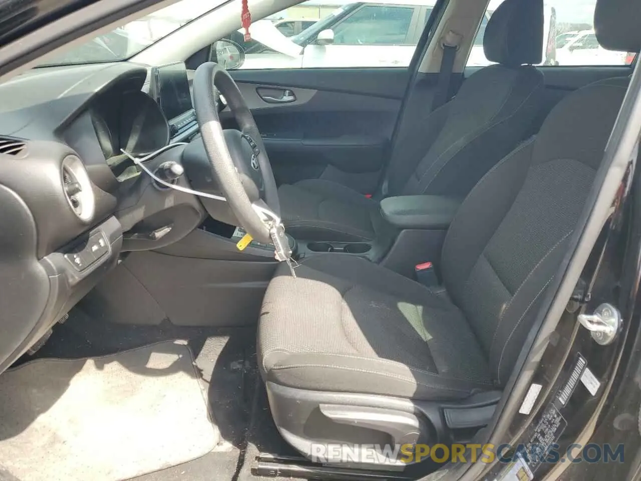 7 fotografías del automóvil dañado 3KPF24AD6LE241439 KIA FORTE 2020