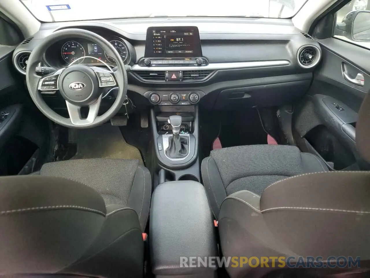8 fotografías del automóvil dañado 3KPF24AD6LE241439 KIA FORTE 2020