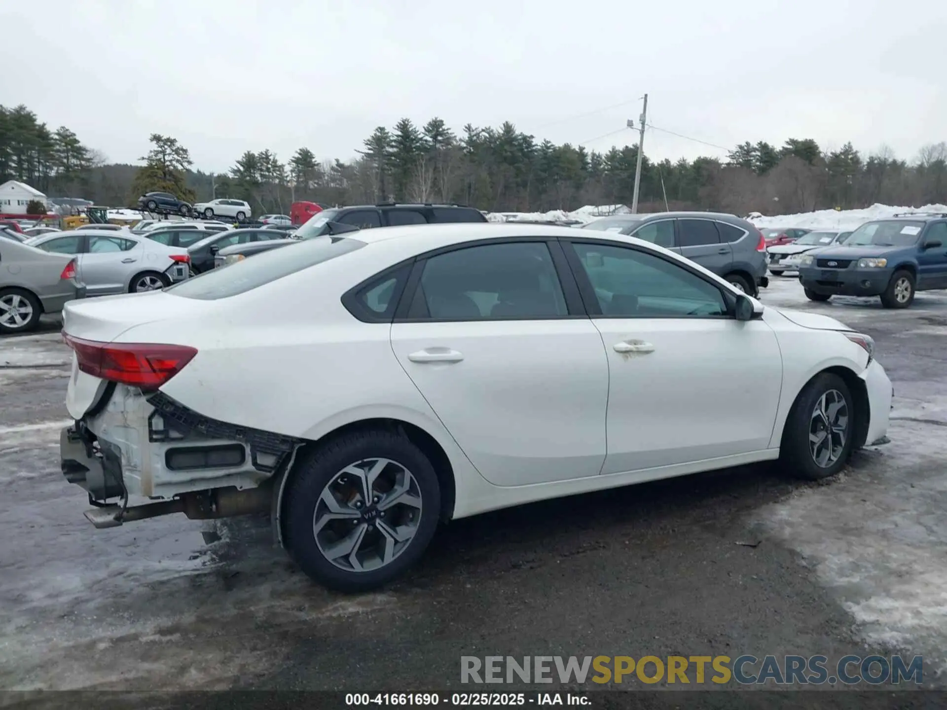 12 fotografías del automóvil dañado 3KPF24AD6LE246625 KIA FORTE 2020