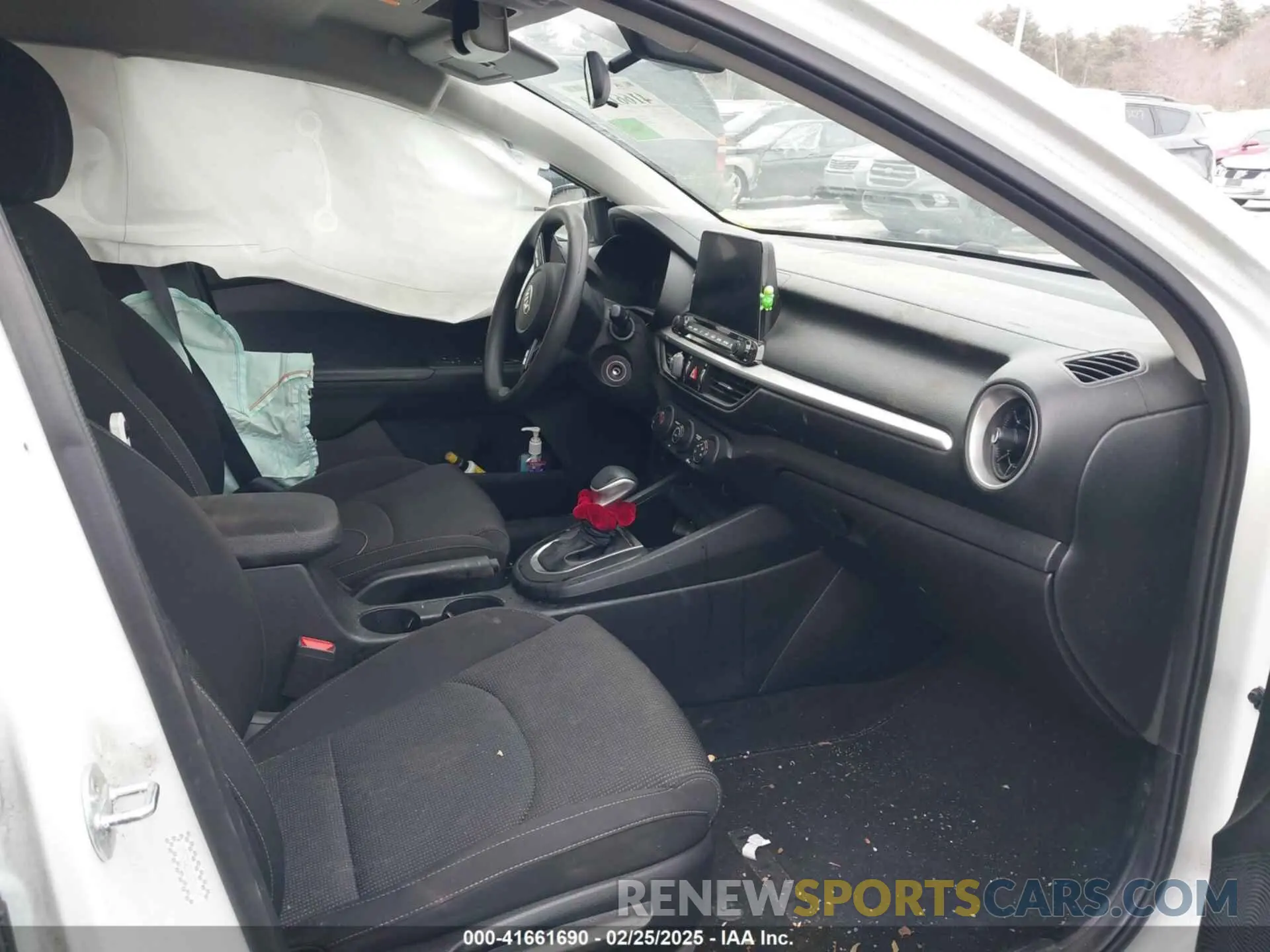 5 fotografías del automóvil dañado 3KPF24AD6LE246625 KIA FORTE 2020