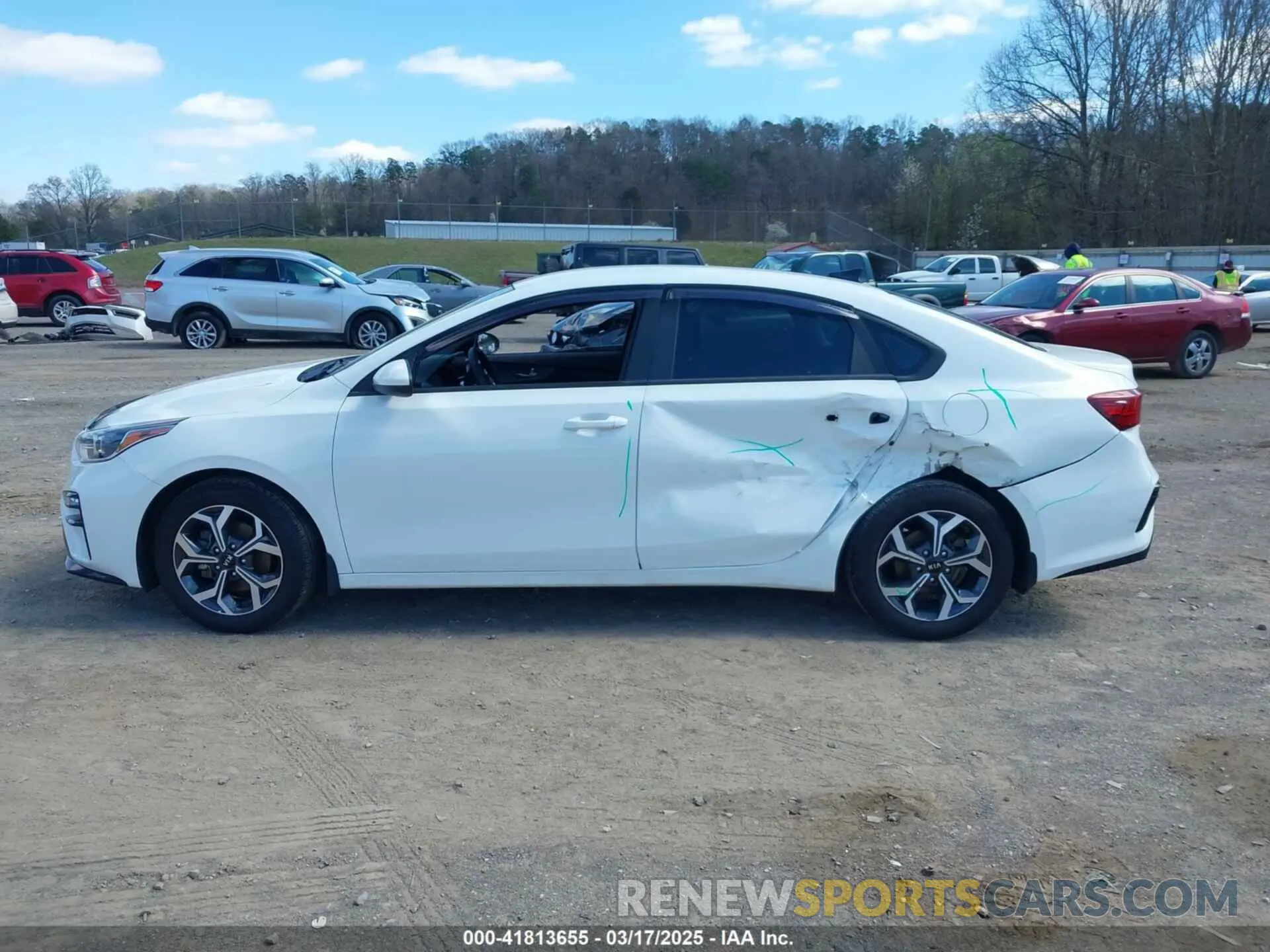 14 fotografías del automóvil dañado 3KPF24AD6LE252277 KIA FORTE 2020