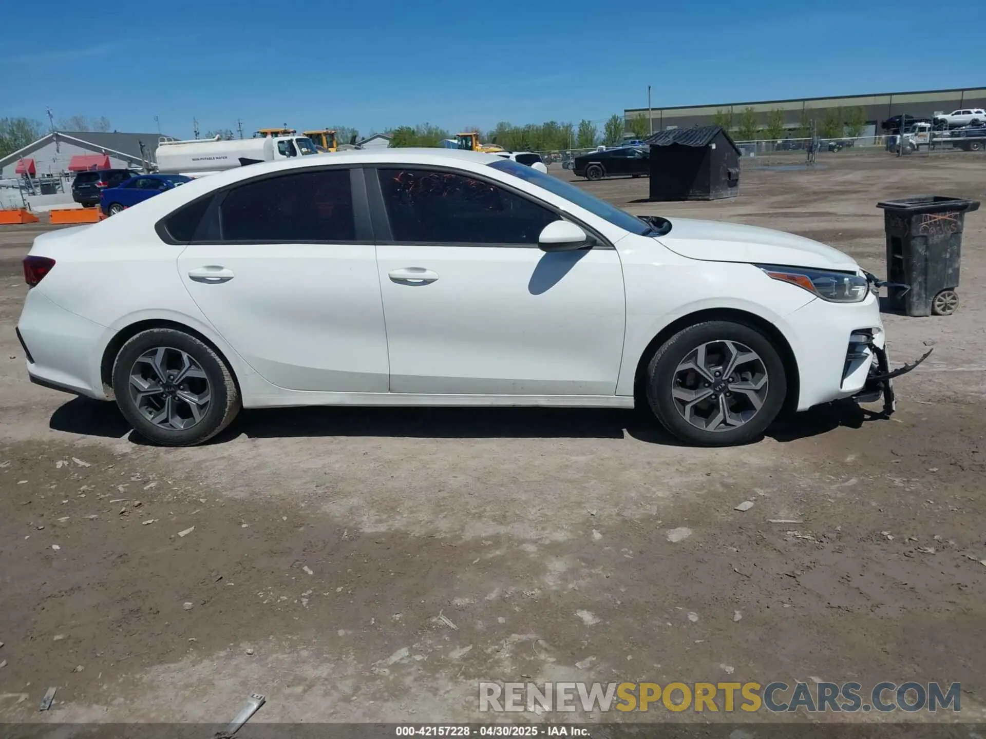 13 fotografías del automóvil dañado 3KPF24AD6LE256720 KIA FORTE 2020