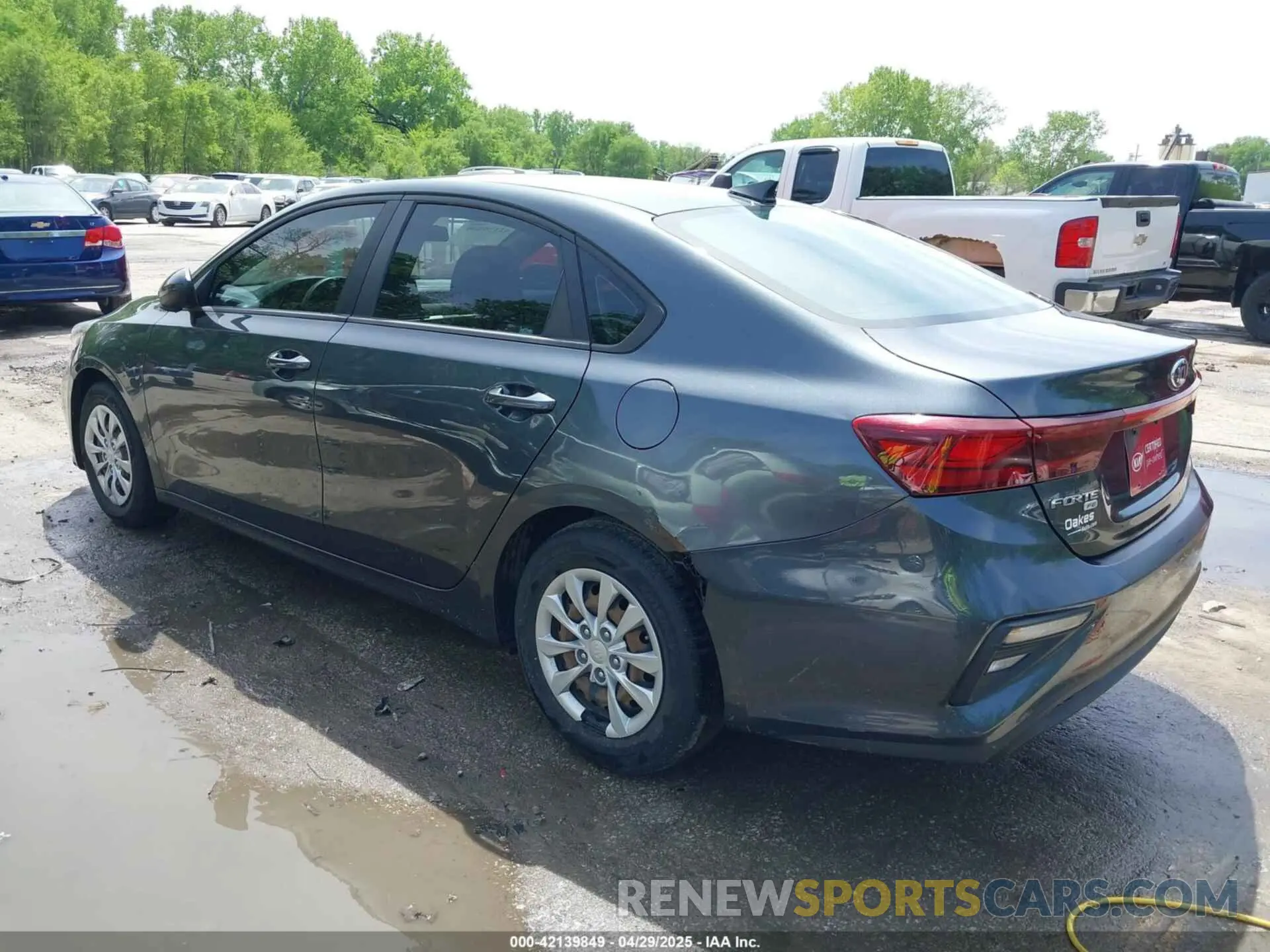 3 fotografías del automóvil dañado 3KPF24AD7LE144332 KIA FORTE 2020