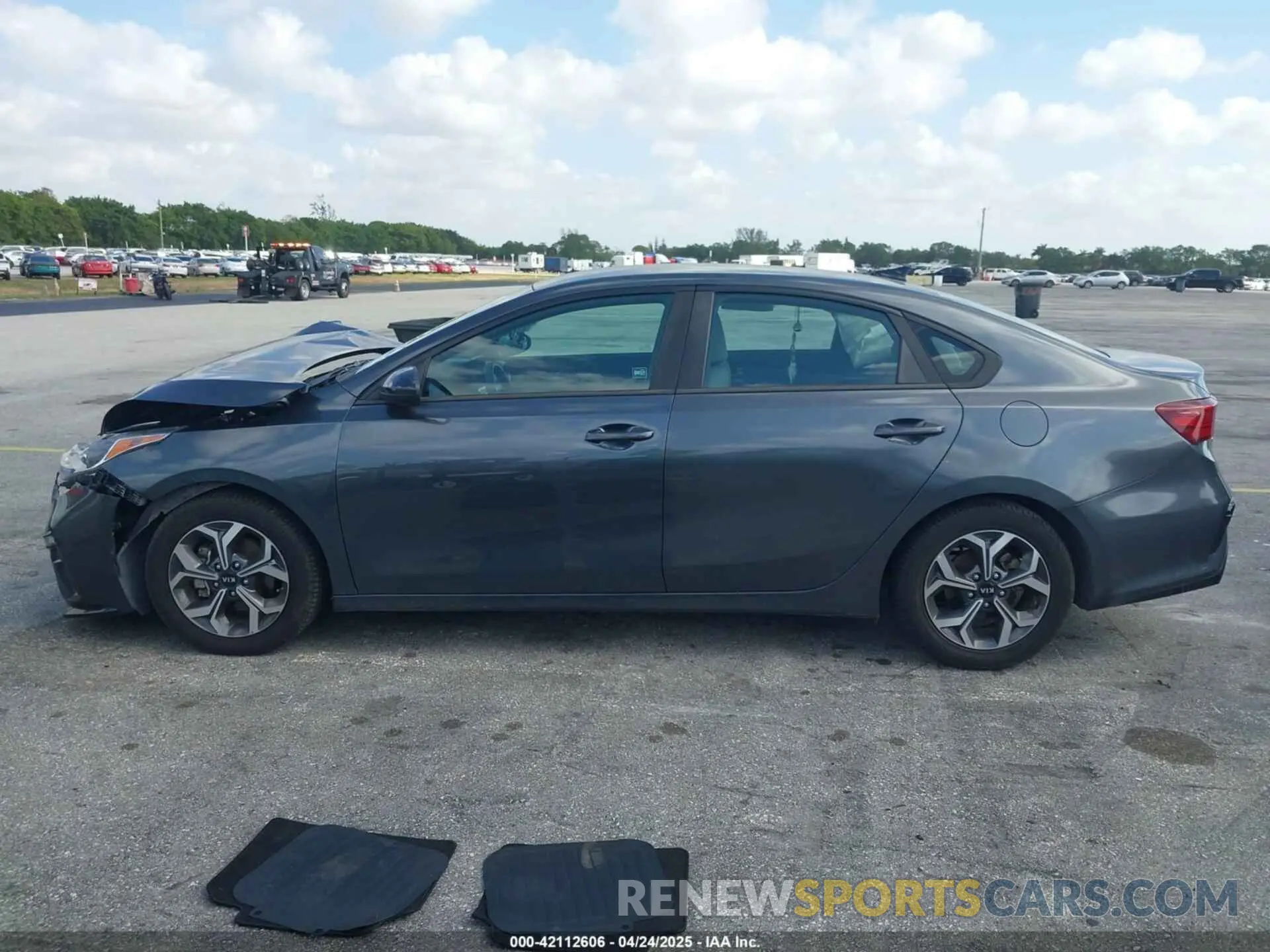 14 fotografías del automóvil dañado 3KPF24AD7LE164841 KIA FORTE 2020