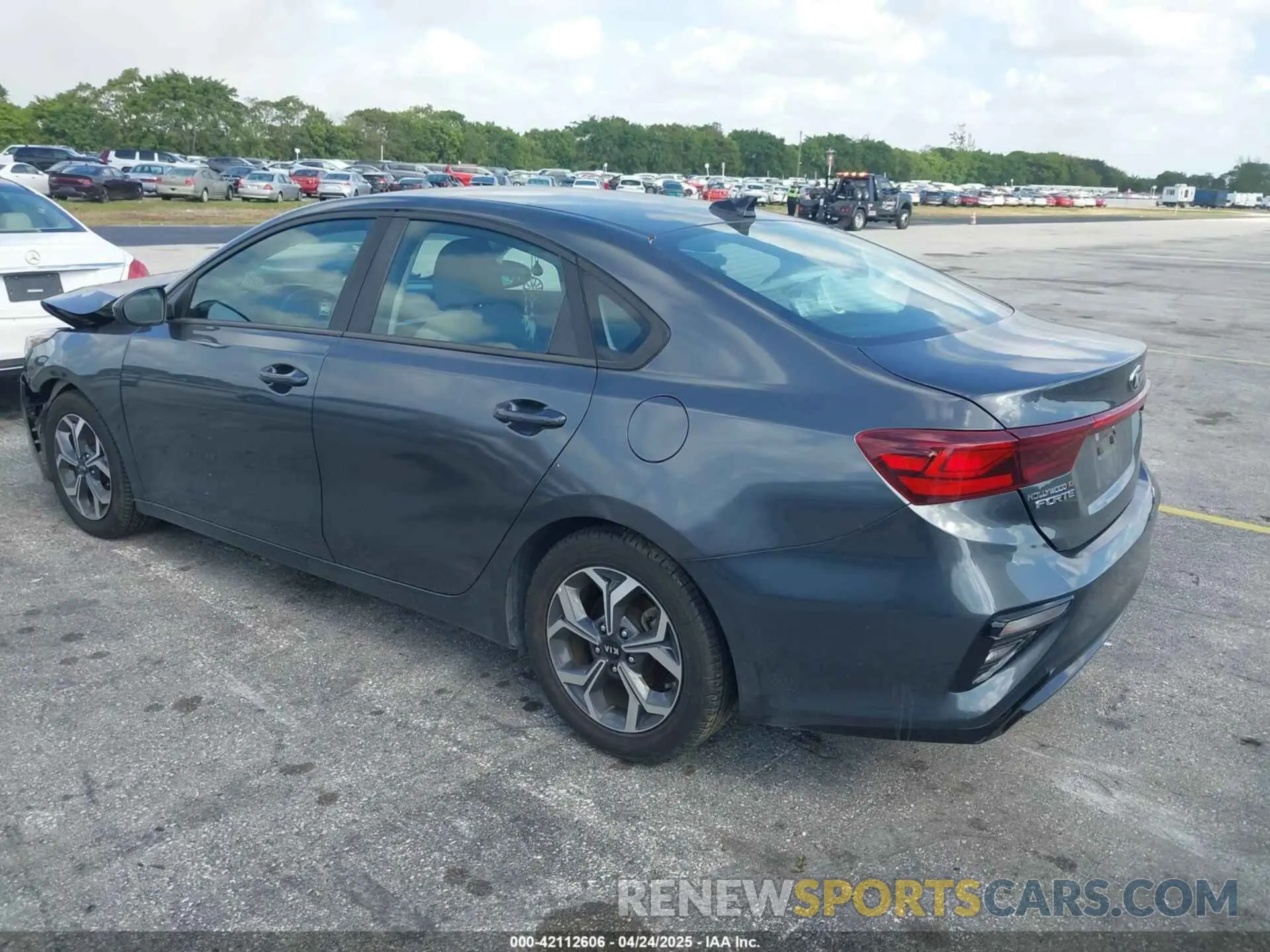 3 fotografías del automóvil dañado 3KPF24AD7LE164841 KIA FORTE 2020
