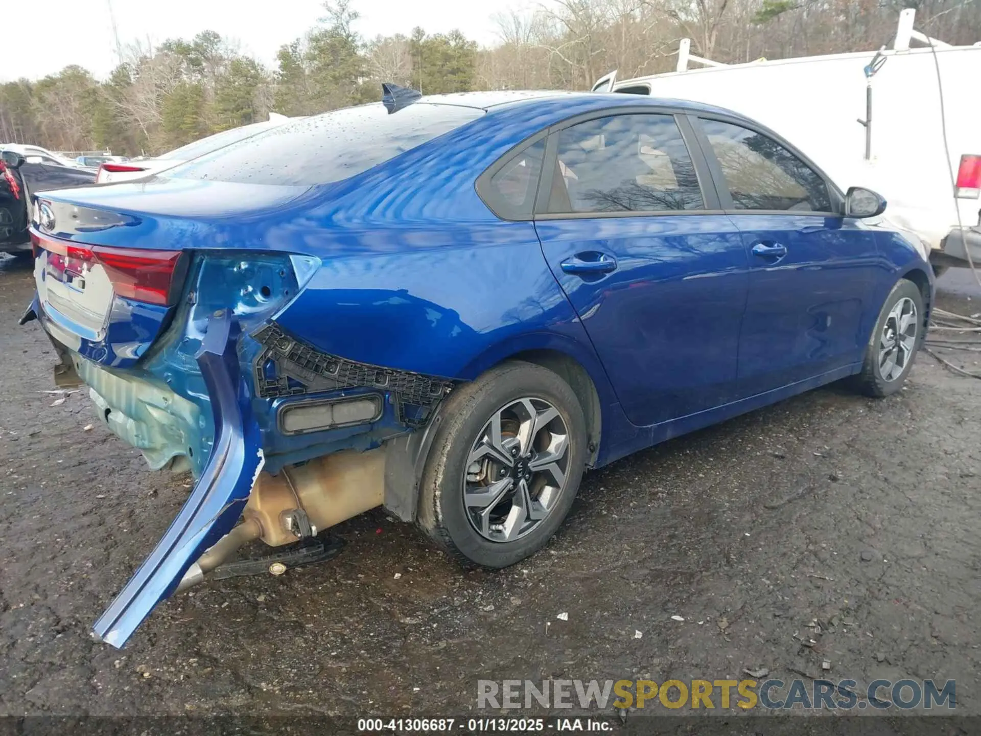 4 fotografías del automóvil dañado 3KPF24AD7LE164998 KIA FORTE 2020
