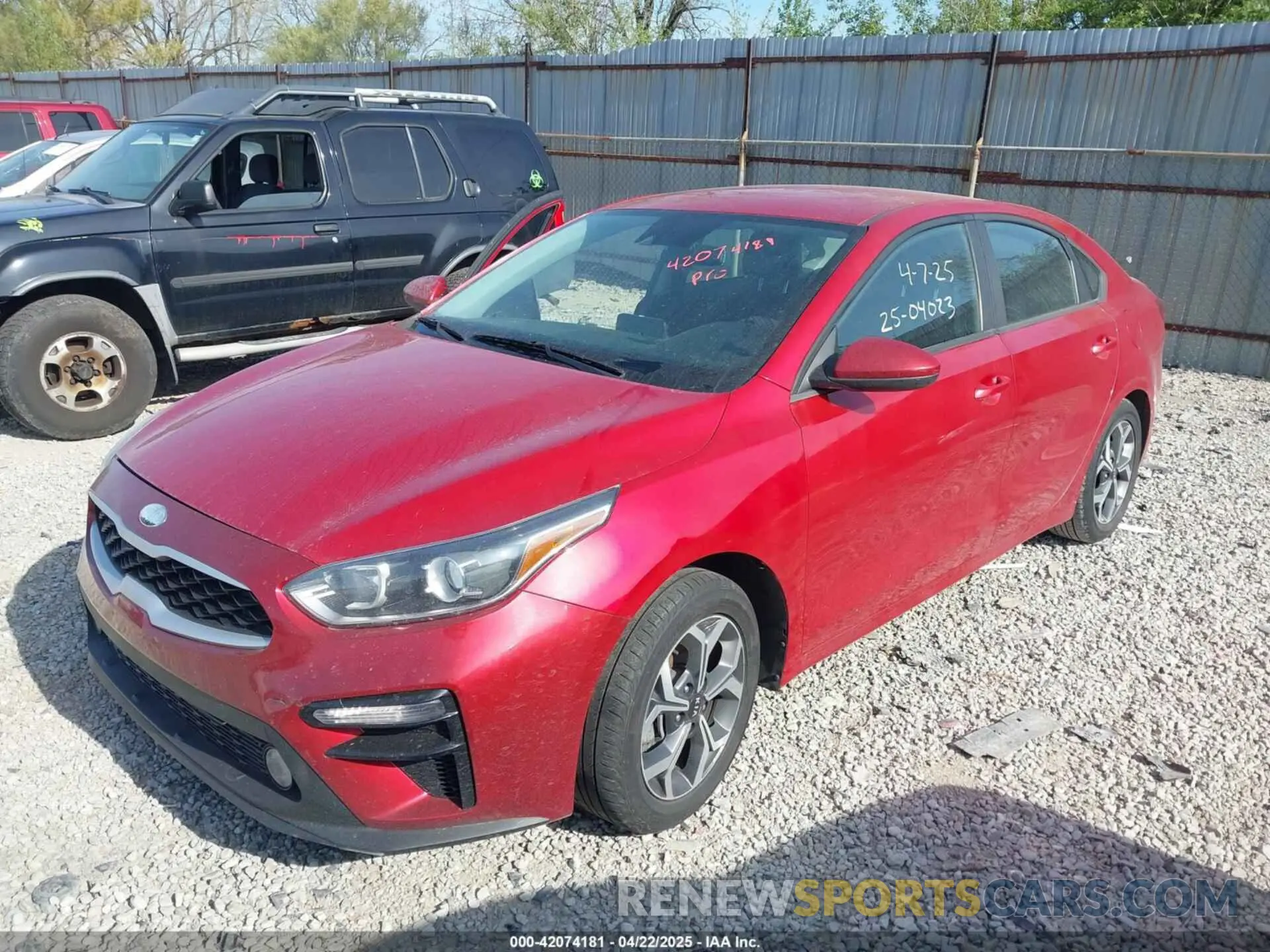 2 fotografías del automóvil dañado 3KPF24AD7LE212337 KIA FORTE 2020