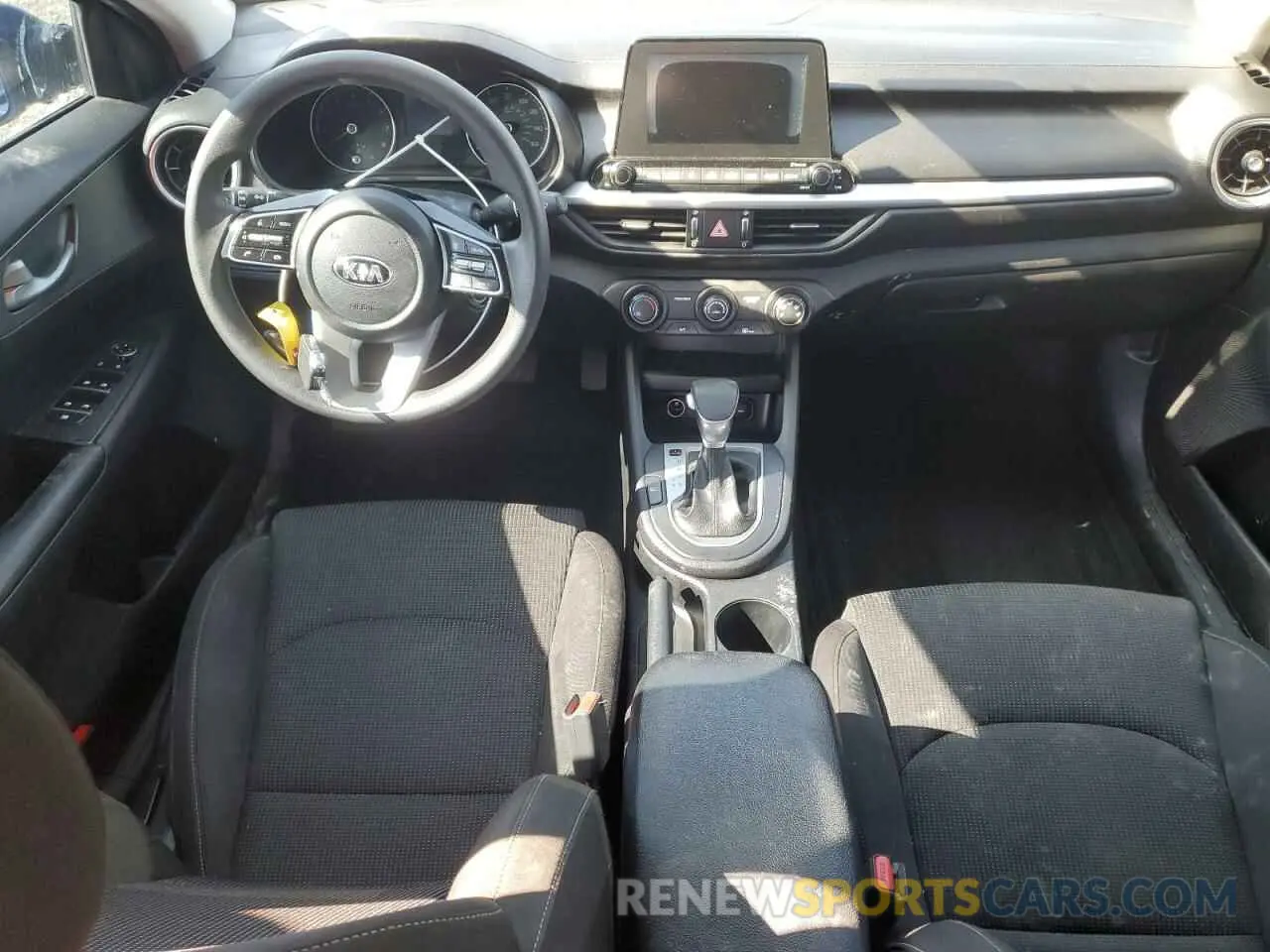 8 fotografías del automóvil dañado 3KPF24AD7LE216615 KIA FORTE 2020