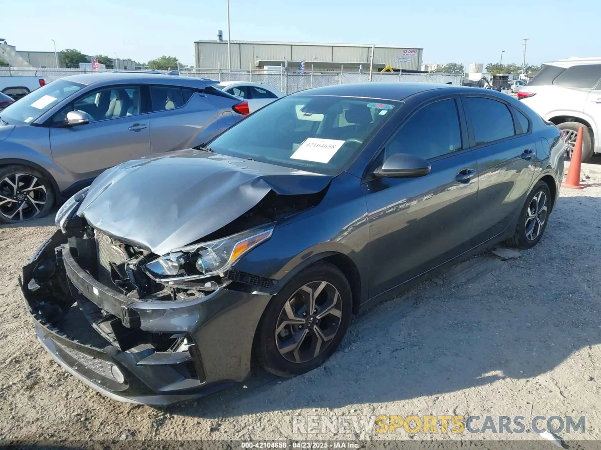 2 fotografías del automóvil dañado 3KPF24AD7LE228649 KIA FORTE 2020