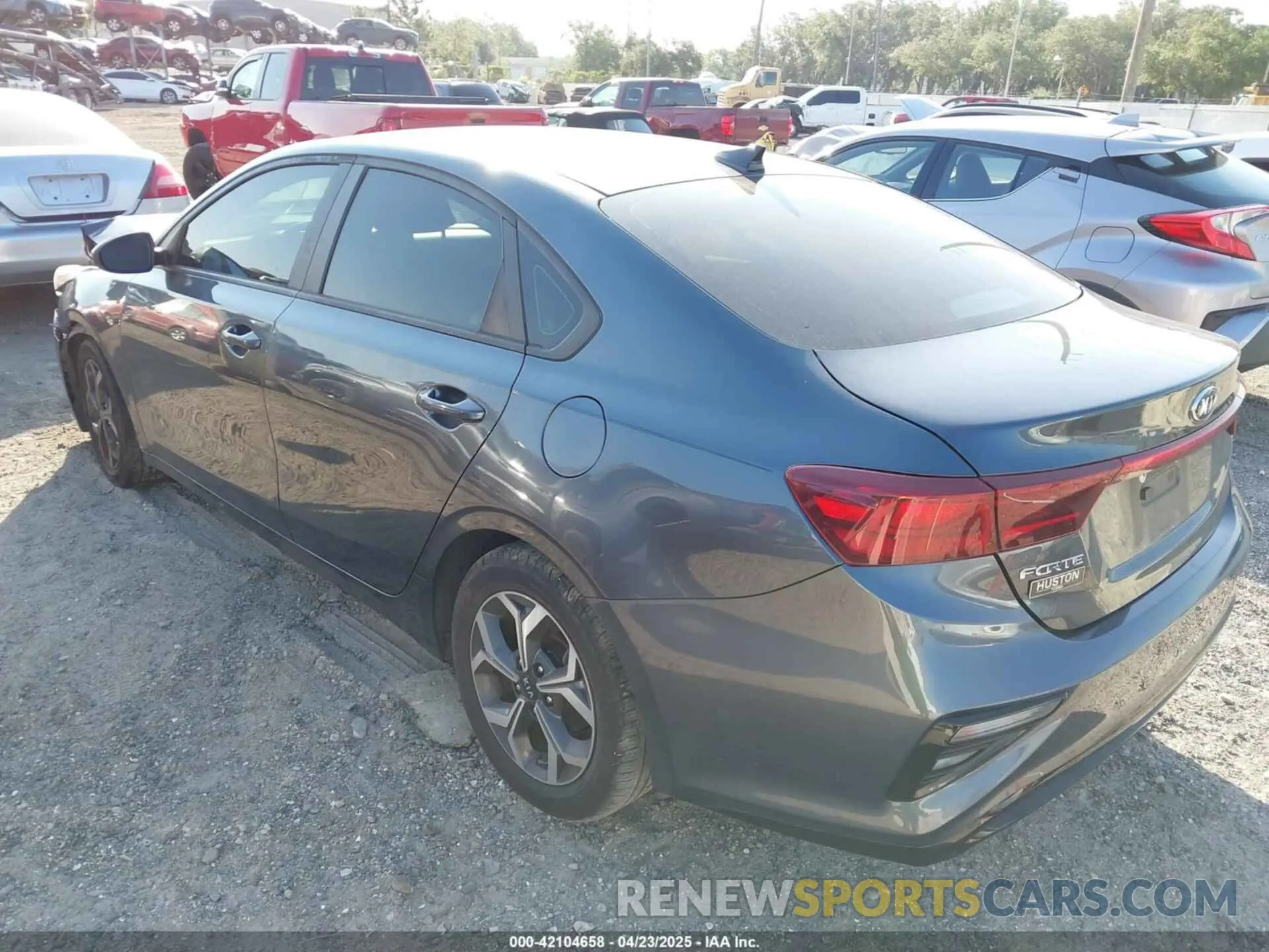 3 fotografías del automóvil dañado 3KPF24AD7LE228649 KIA FORTE 2020